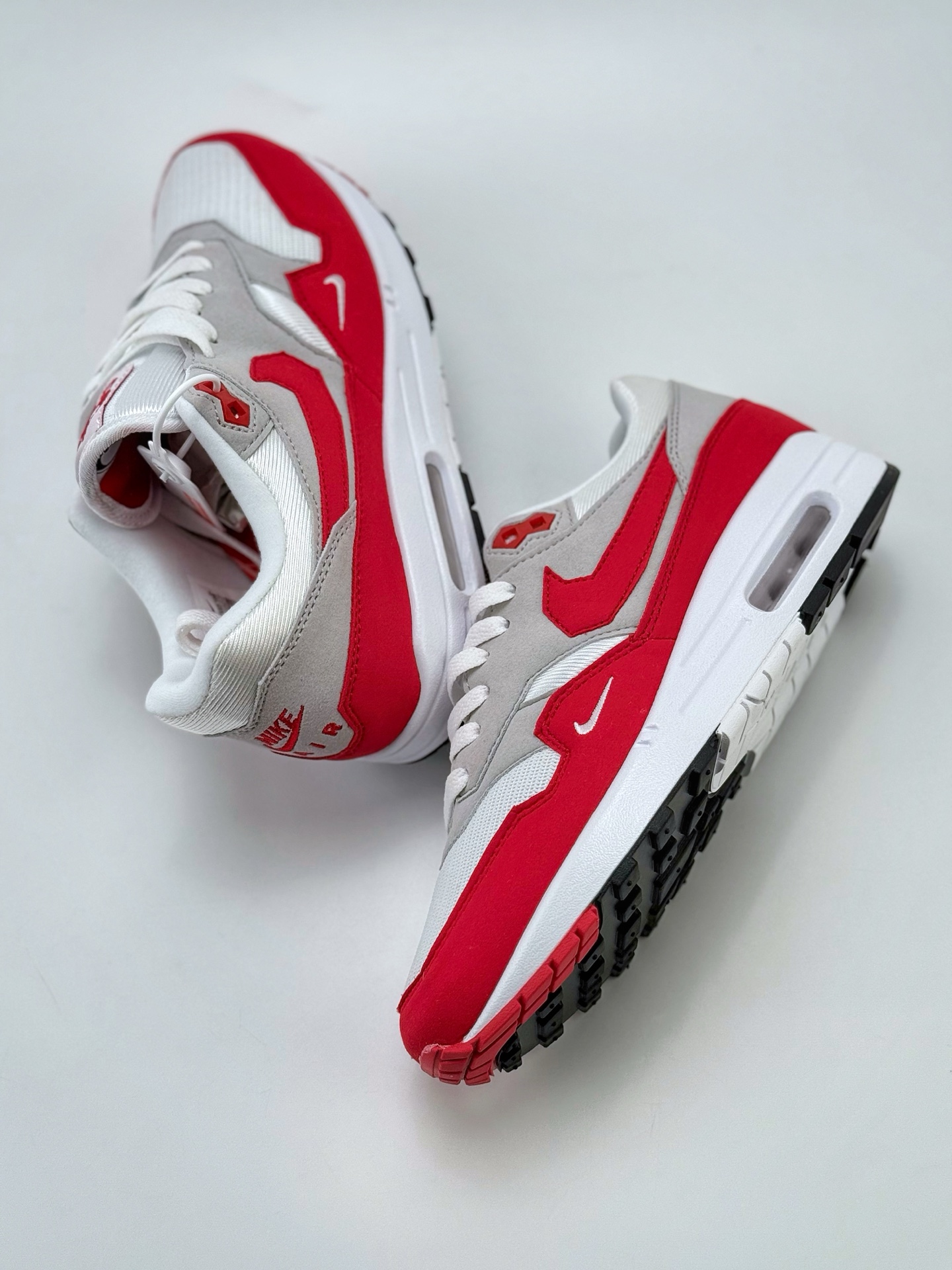210 Nike Air Max 1 x SWOOSH Exclusive ”Low Poly” 白红 复古休闲跑步鞋 HQ5882-100