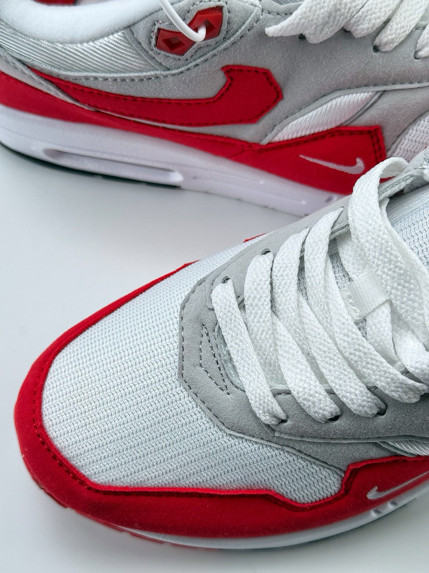 210 Nike Air Max 1 x SWOOSH Exclusive ”Low Poly” 白红 复古休闲跑步鞋 HQ5882-100