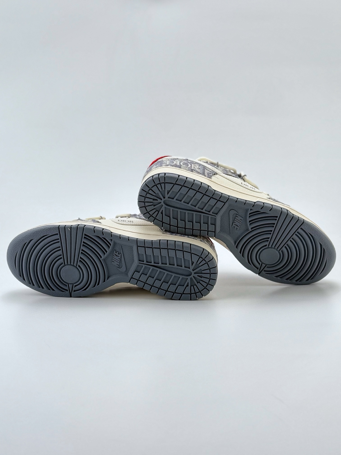 300 Nike SB Dunk Low x DIOR 白灰红小钩绑带满天星  SJ2068-316