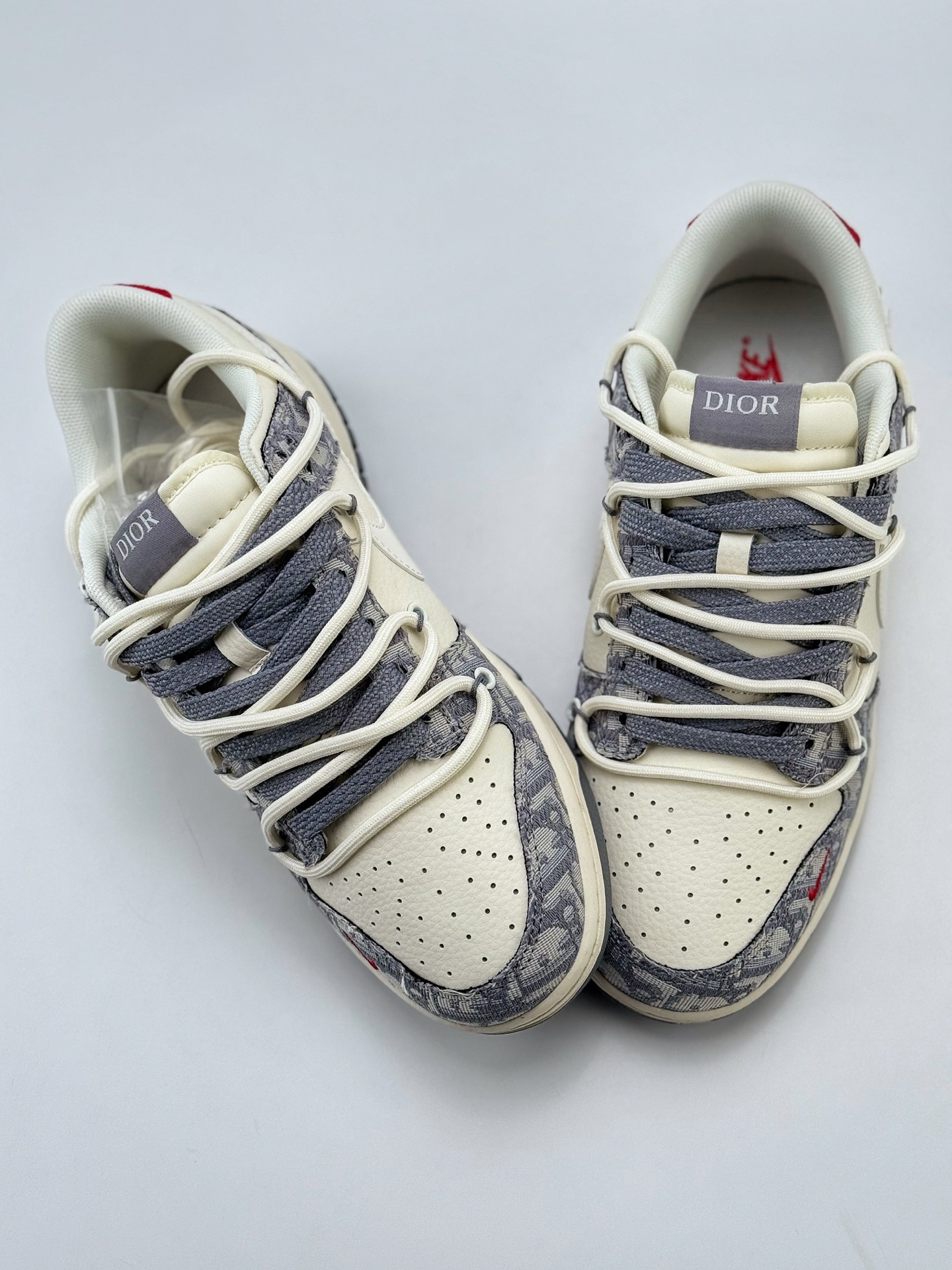 300 Nike SB Dunk Low x DIOR 白灰红小钩绑带满天星  SJ2068-316