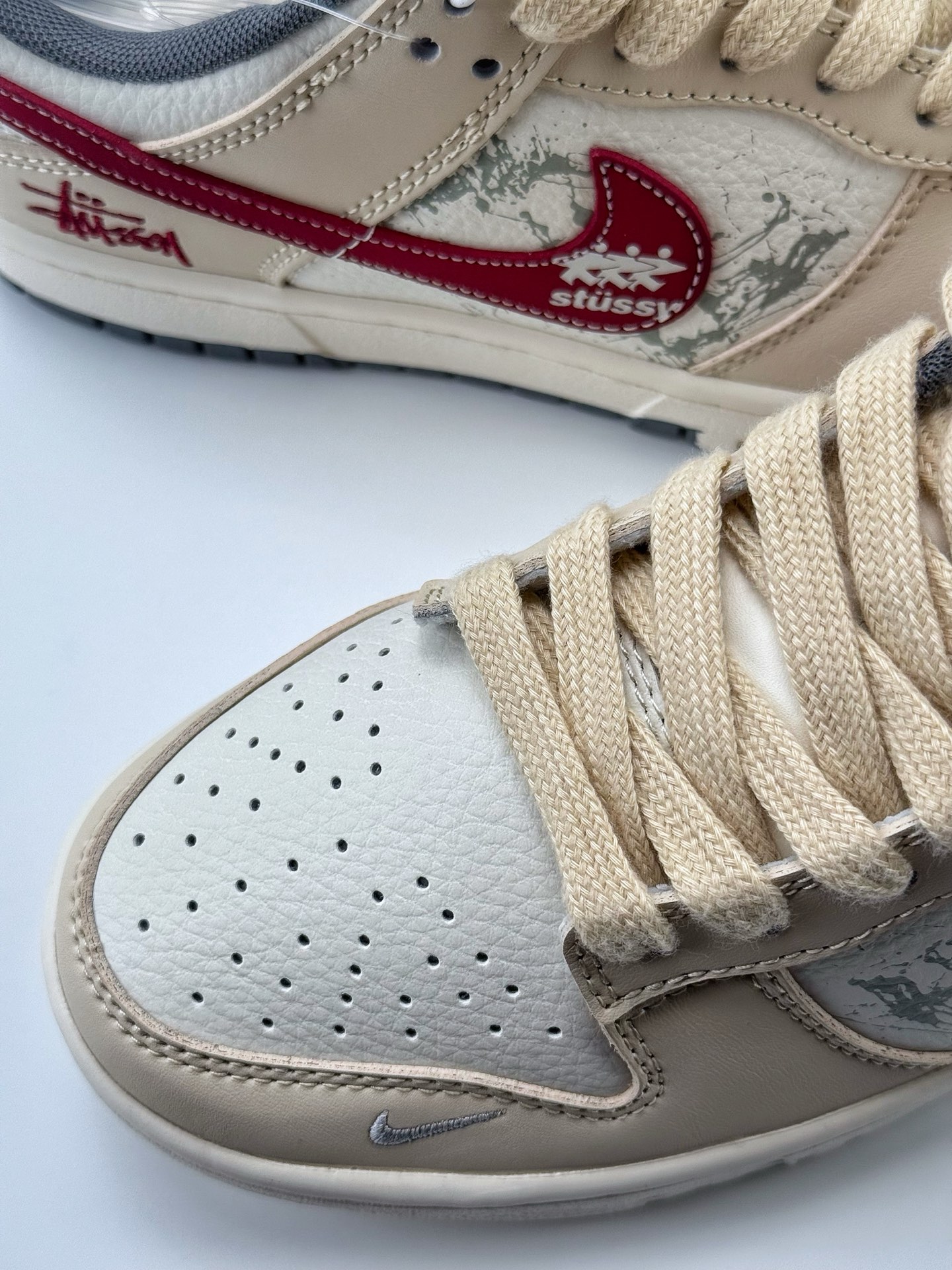 240 Nike SB Dunk Low x Stussy 米白红小钩  JY6988-103