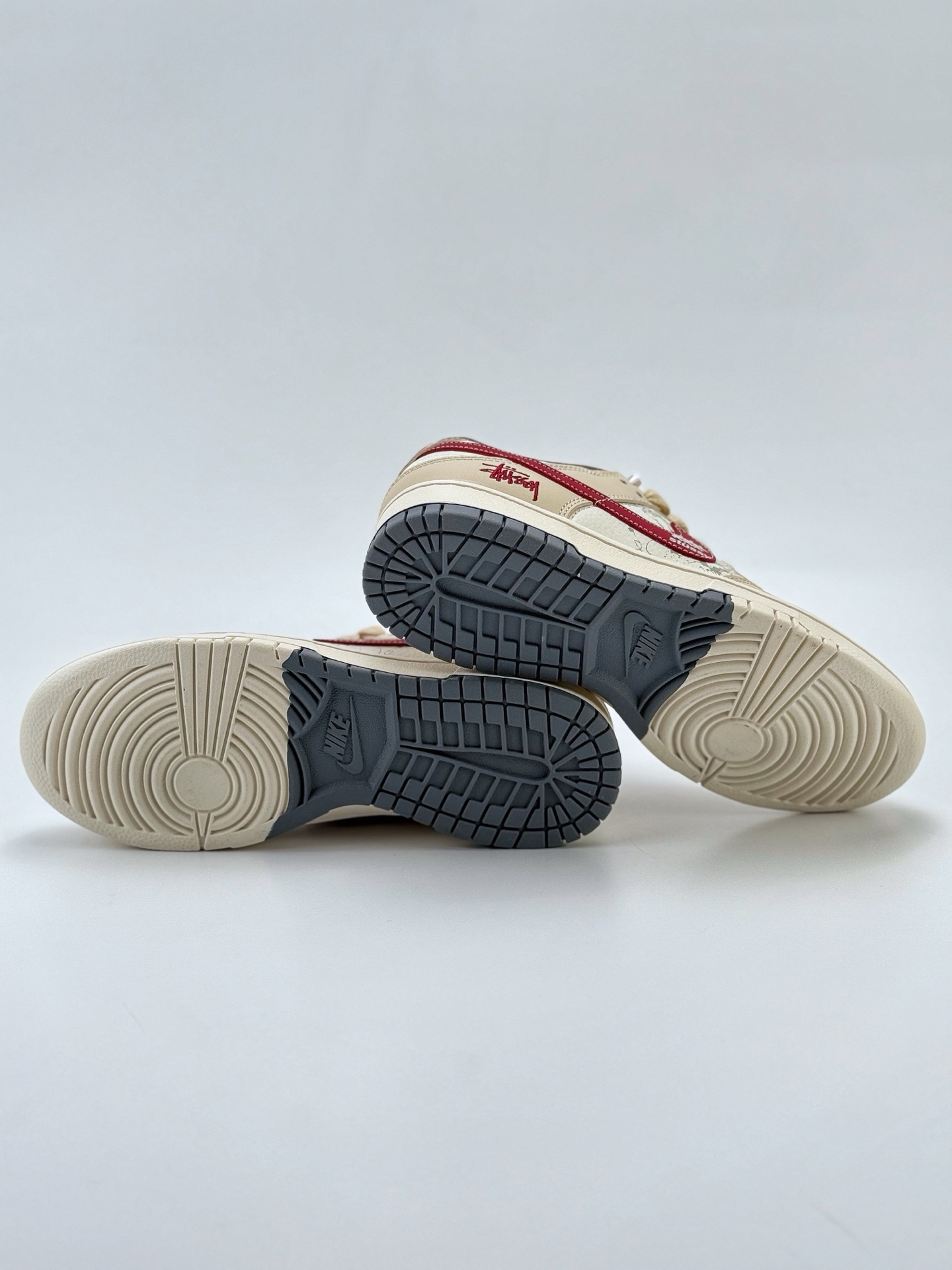 240 Nike SB Dunk Low x Stussy 米白红小钩  JY6988-103