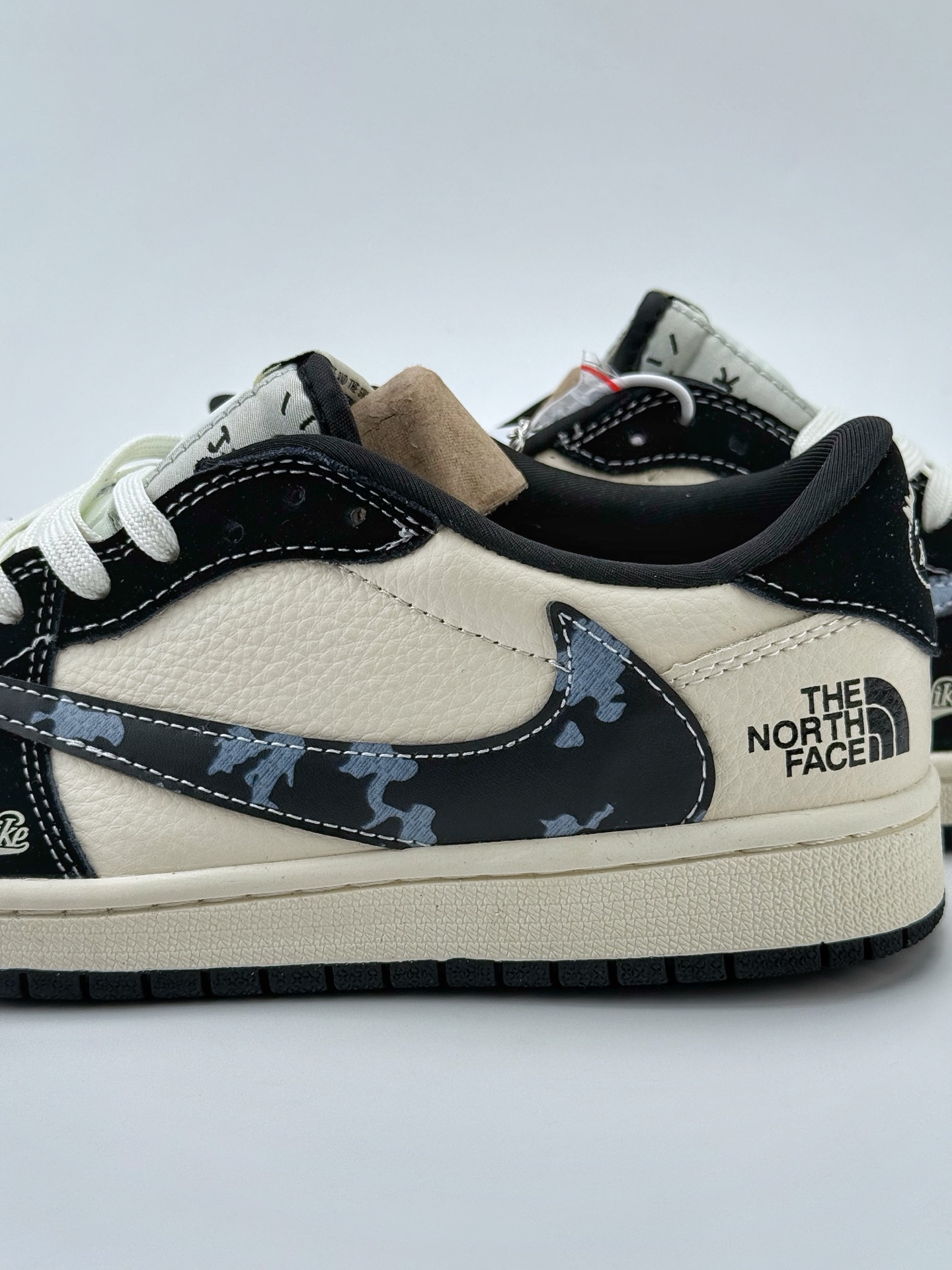 280 Travis Scott x Nike Air Jordan 1 Low x The North Face Air Jordan 1 Low 反转白黑倒钩  XS2024-021