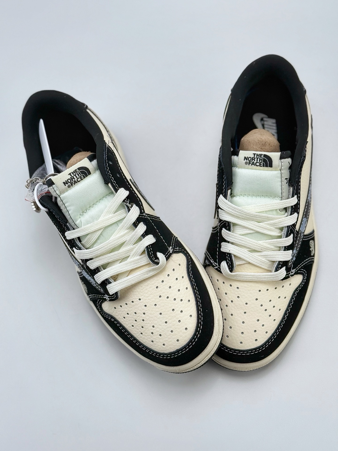 280 Travis Scott x Nike Air Jordan 1 Low x The North Face Air Jordan 1 Low 反转白黑倒钩  XS2024-021
