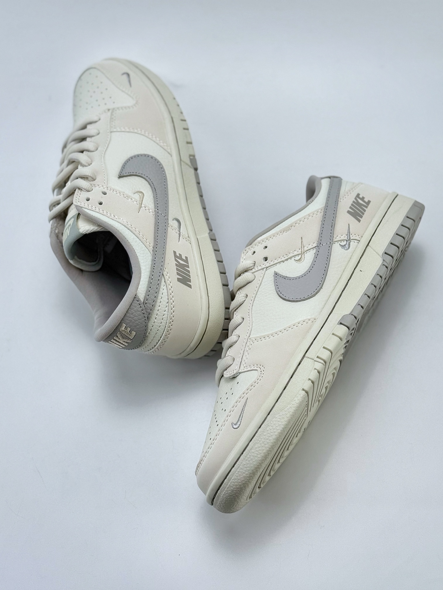 280 Nike SB Dunk Low x Louis Vuitton 白灰三小钩  SC9207-401