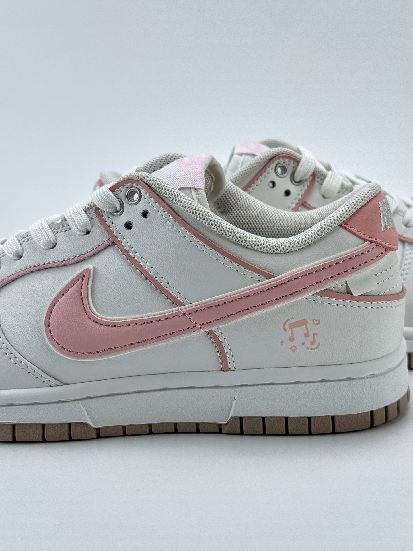 240 Nike SB Dunk Low 心动旋律 白粉  WP0212-013