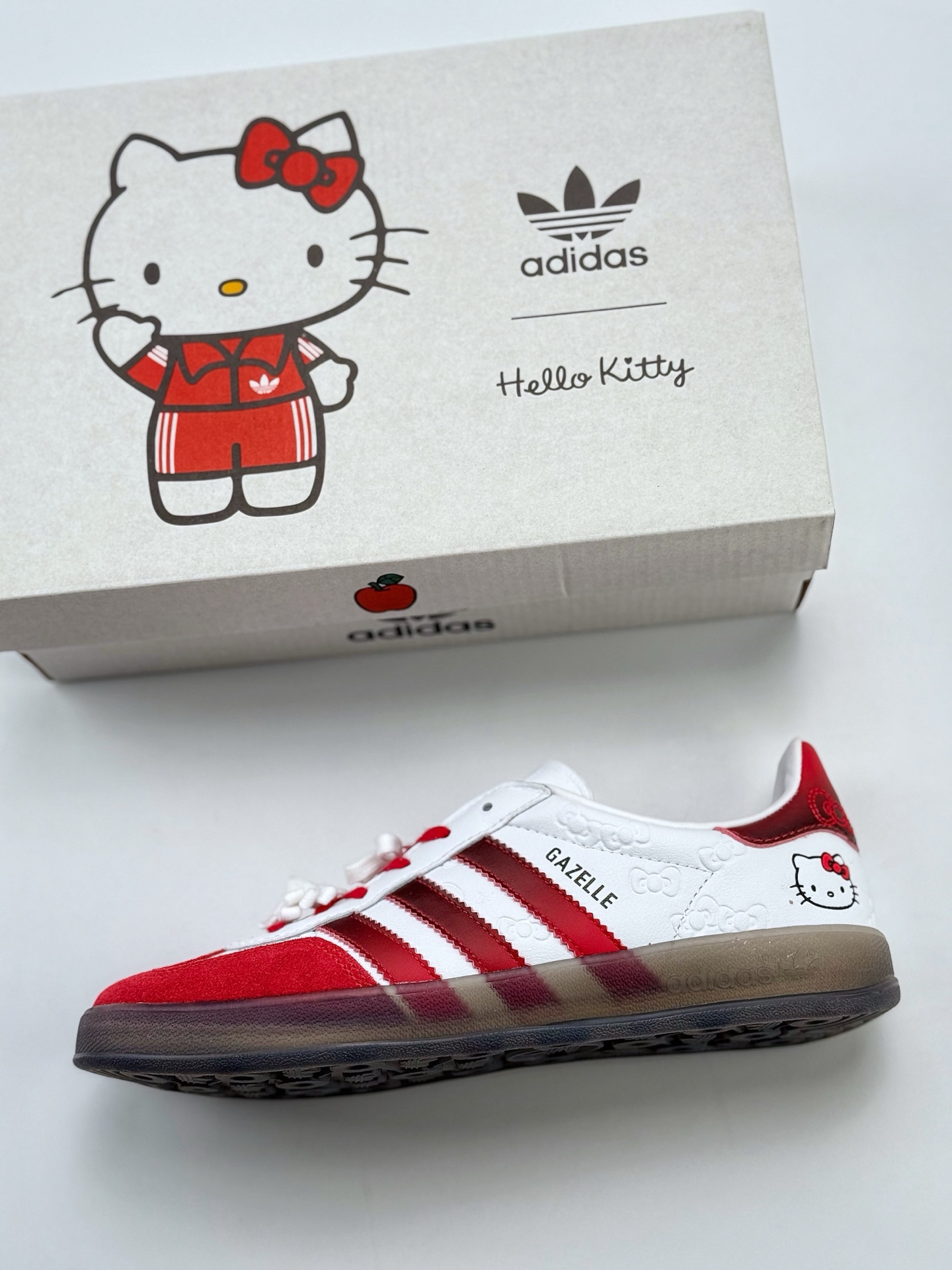180 adidas Originals Gazelle INdoor x Hello Kitty/凯蒂猫 白红 三叶草休闲防滑耐磨低帮板鞋  II0013