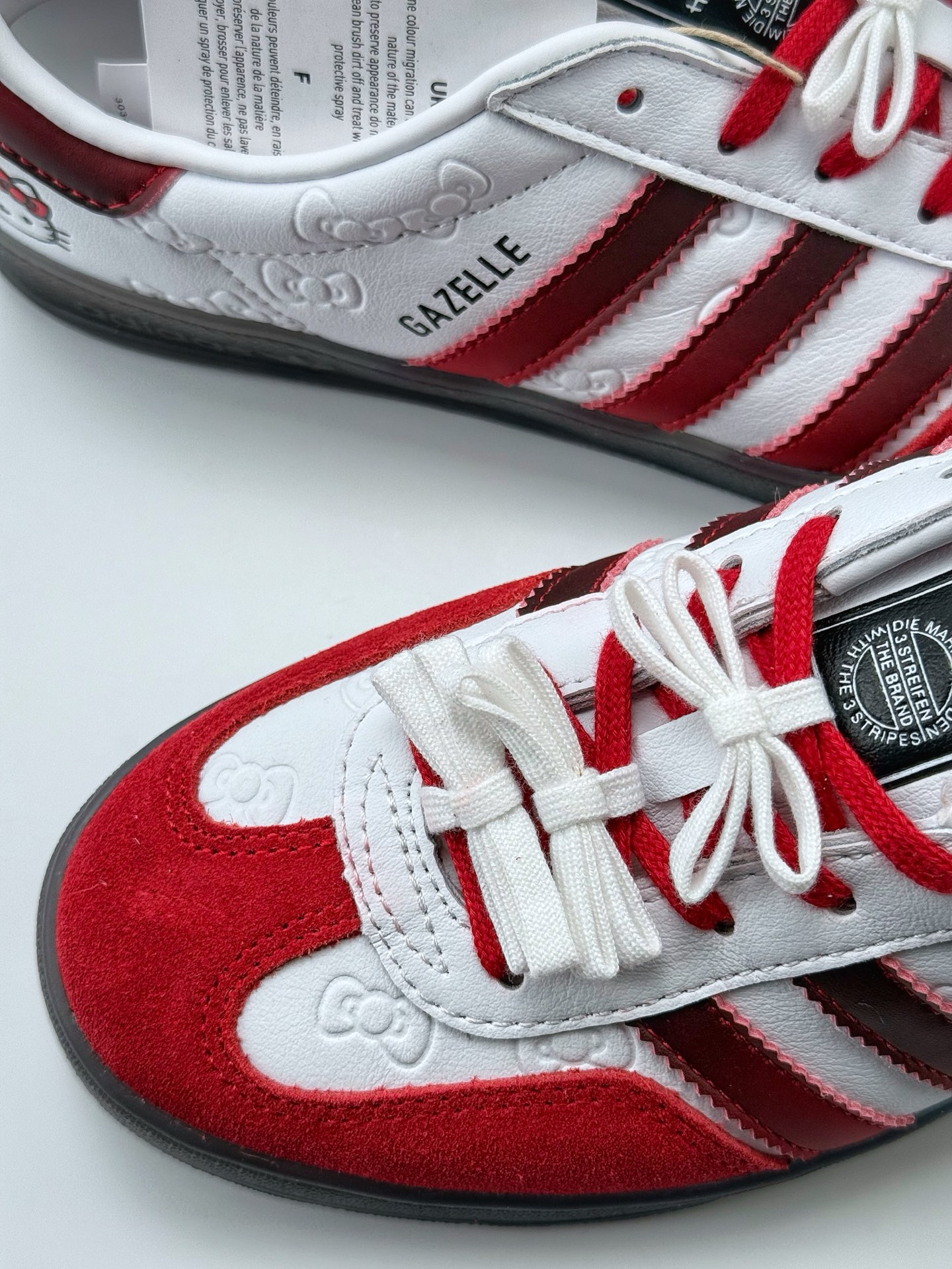 180 adidas Originals Gazelle INdoor x Hello Kitty/凯蒂猫 白红 三叶草休闲防滑耐磨低帮板鞋  II0013