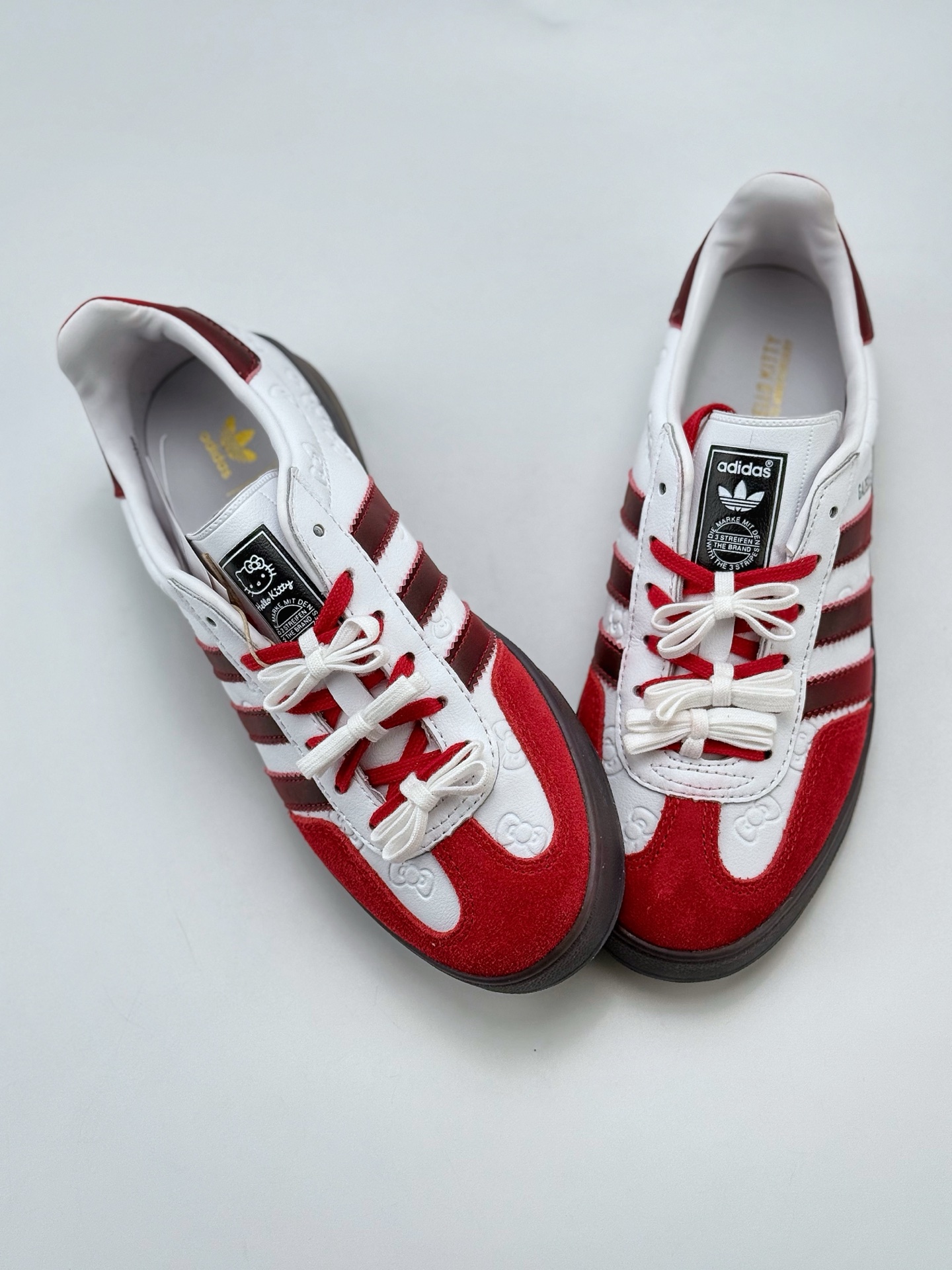 180 adidas Originals Gazelle INdoor x Hello Kitty/凯蒂猫 白红 三叶草休闲防滑耐磨低帮板鞋  II0013