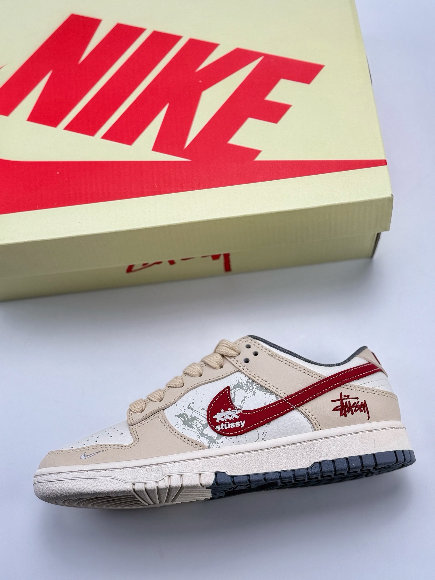 240 Nike SB Dunk Low x Stussy 米白红小钩  JY6988-103