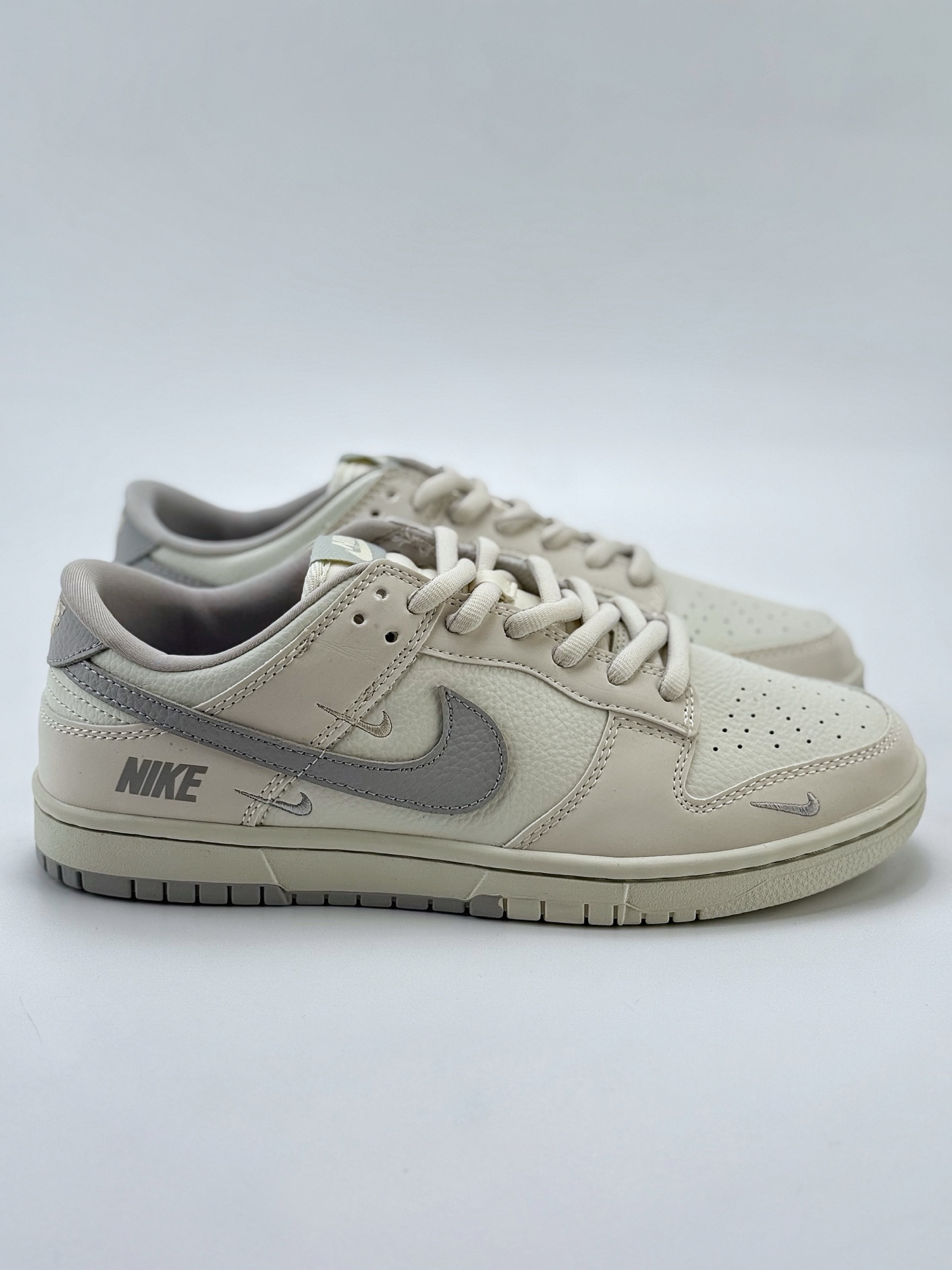 280 Nike SB Dunk Low x Louis Vuitton 白灰三小钩  SC9207-401