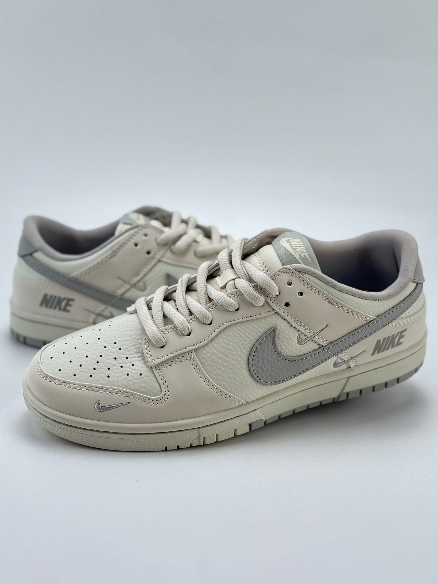 280 Nike SB Dunk Low x Louis Vuitton 白灰三小钩  SC9207-401