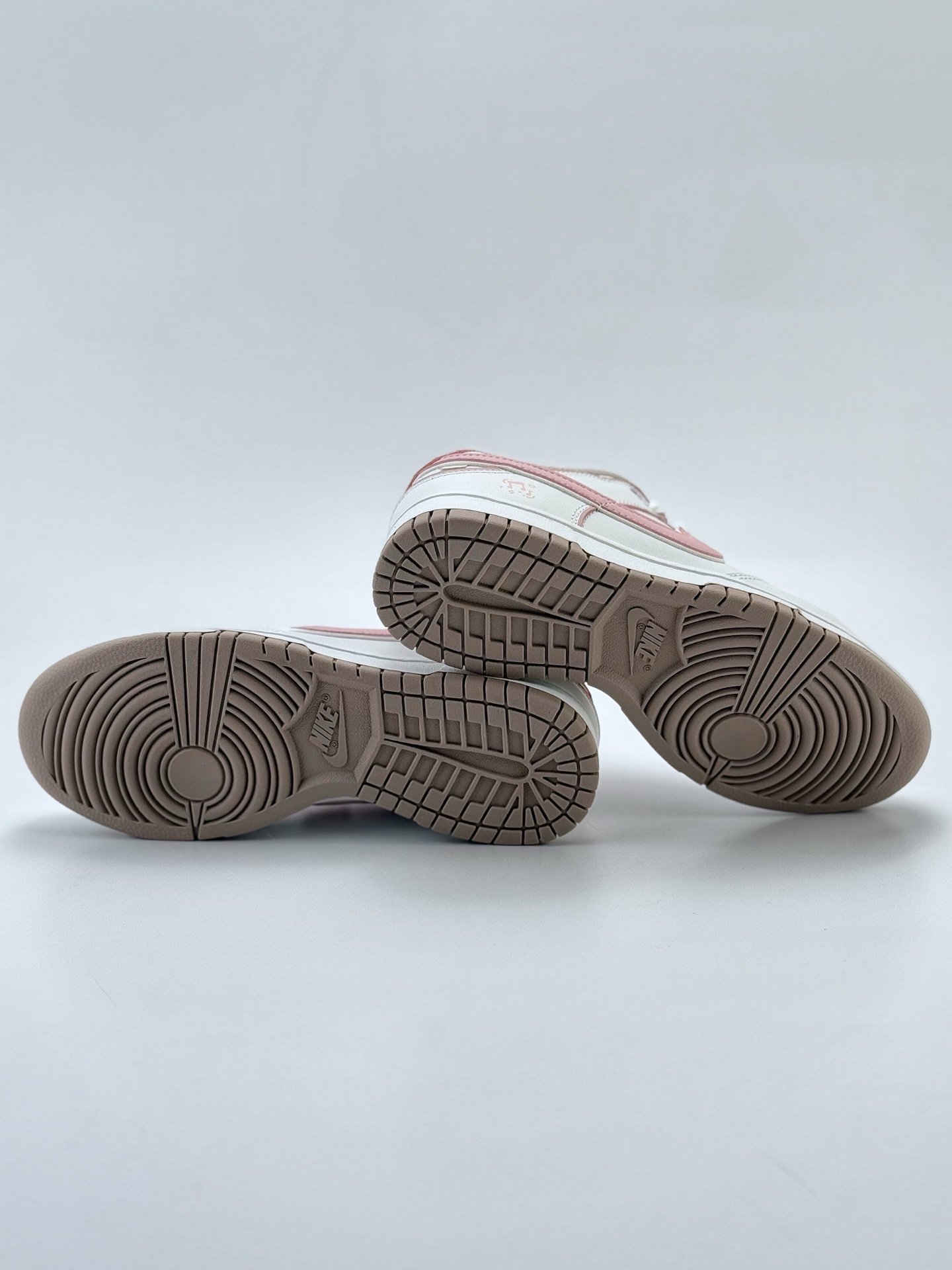 240 Nike SB Dunk Low 心动旋律 白粉  WP0212-013
