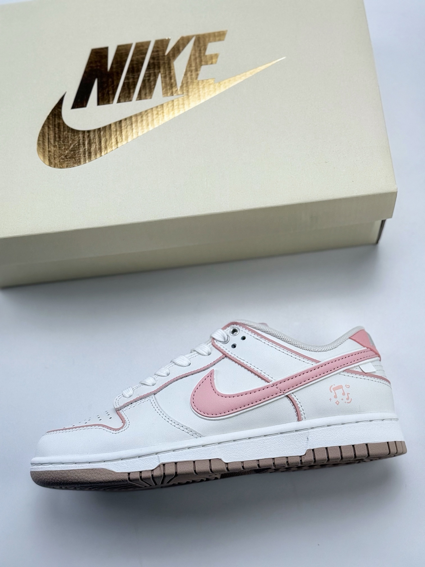 240 Nike SB Dunk Low 心动旋律 白粉  WP0212-013
