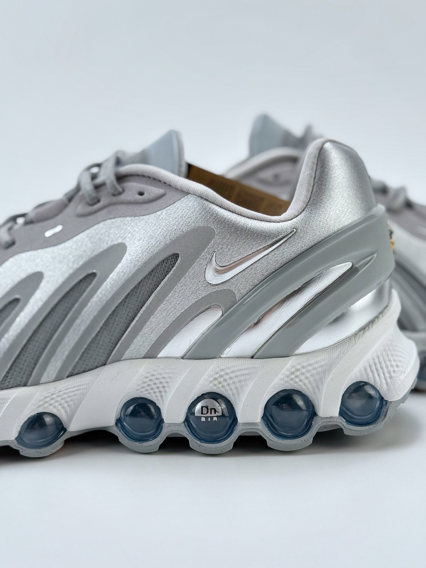 190 Nike Air Max DN8 复古减震气垫跑鞋 HF5509-001