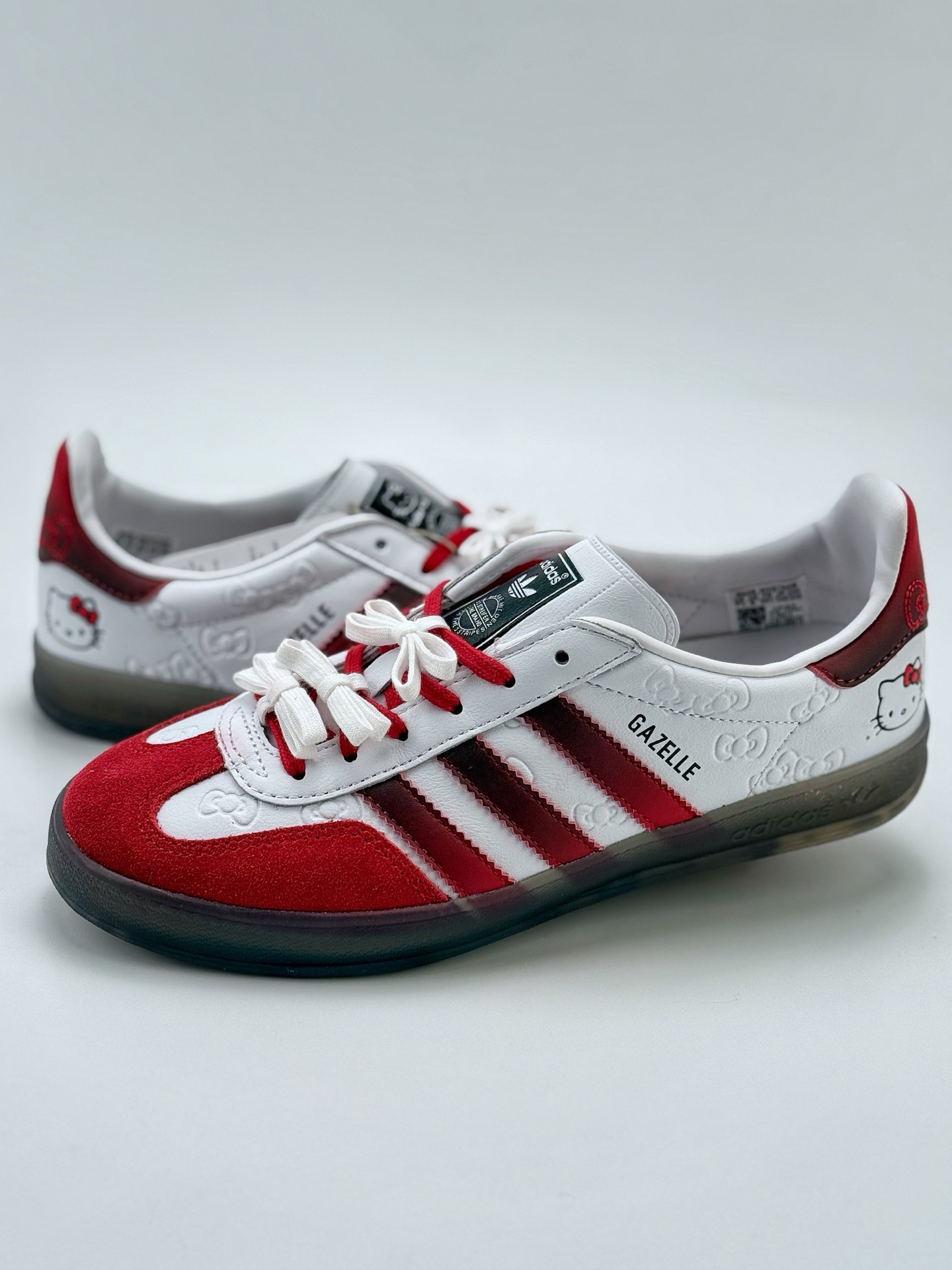 180 adidas Originals Gazelle INdoor x Hello Kitty/凯蒂猫 白红 三叶草休闲防滑耐磨低帮板鞋  II0013