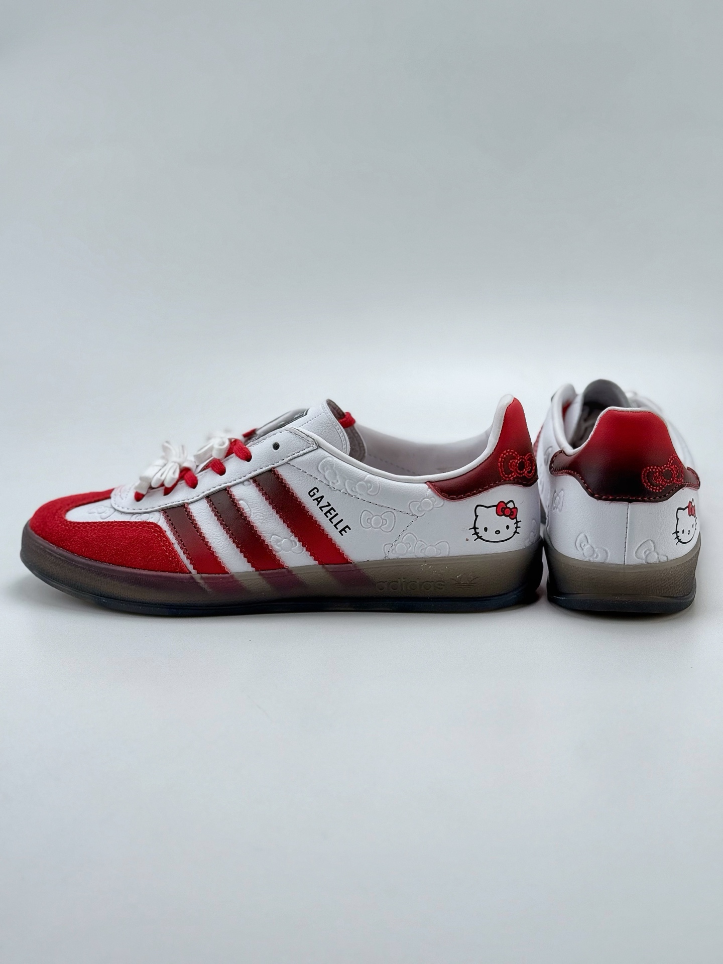 180 adidas Originals Gazelle INdoor x Hello Kitty/凯蒂猫 白红 三叶草休闲防滑耐磨低帮板鞋  II0013
