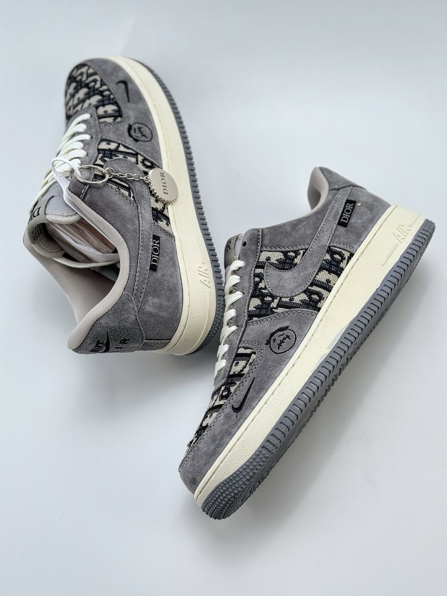 260 Nike Air Force 1 Low 07 x DIOR x Travis Scott 灰黑小钩  KK1988-056