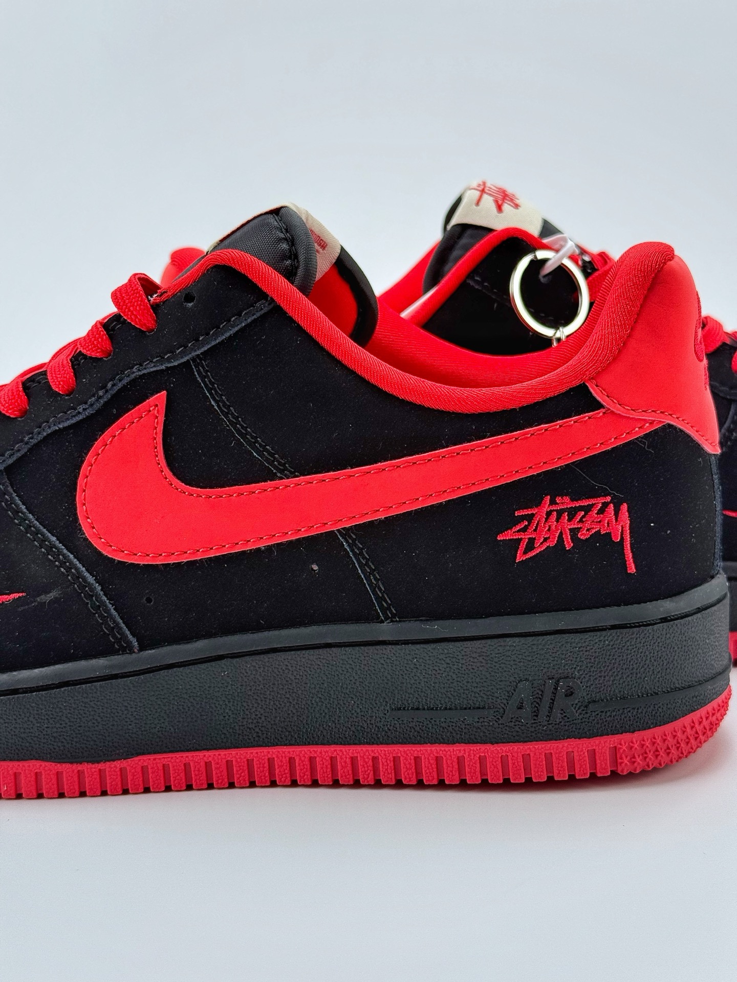 260 Nike Air Force 1 Low 07 x Stussy 黑红小钩  DF0188-044