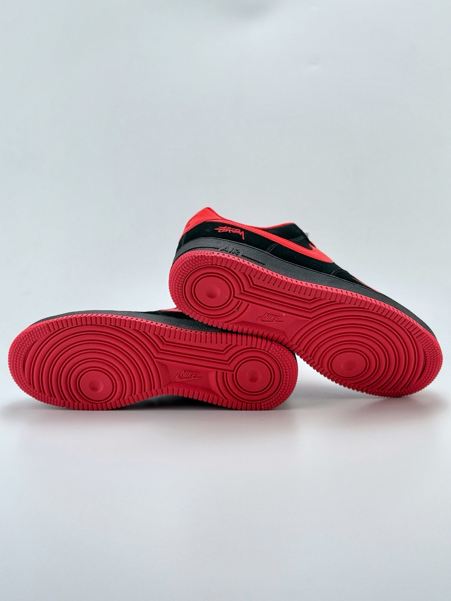 260 Nike Air Force 1 Low 07 x Stussy 黑红小钩  DF0188-044
