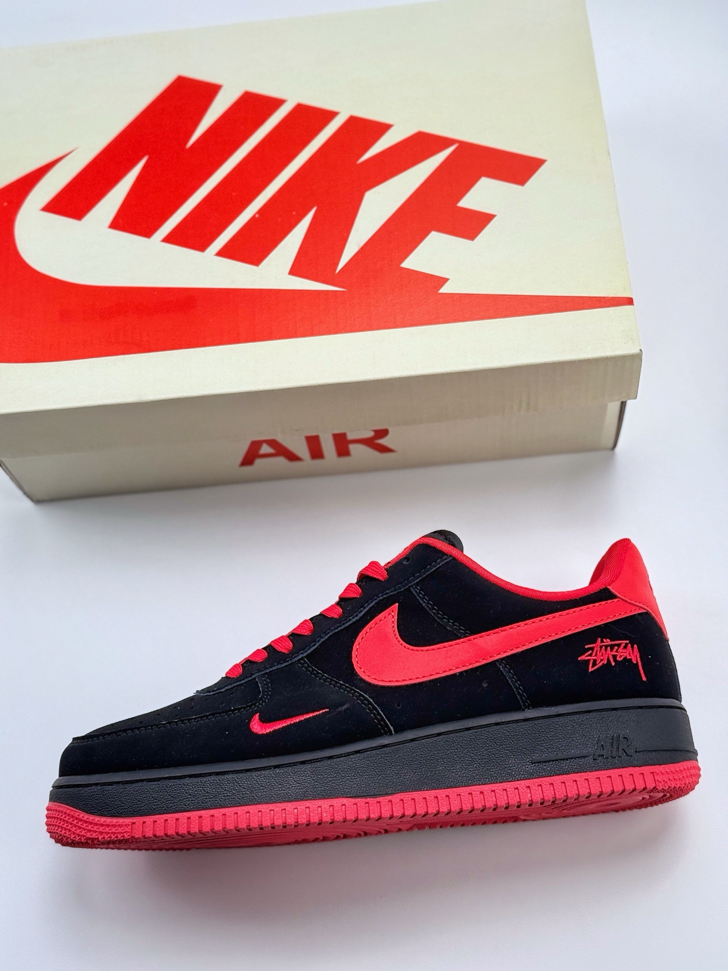 260 Nike Air Force 1 Low 07 x Stussy 黑红小钩  DF0188-044