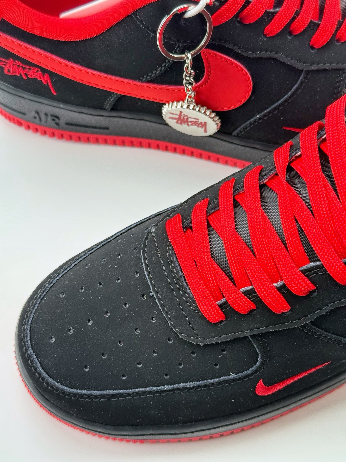 260 Nike Air Force 1 Low 07 x Stussy 黑红小钩  DF0188-044