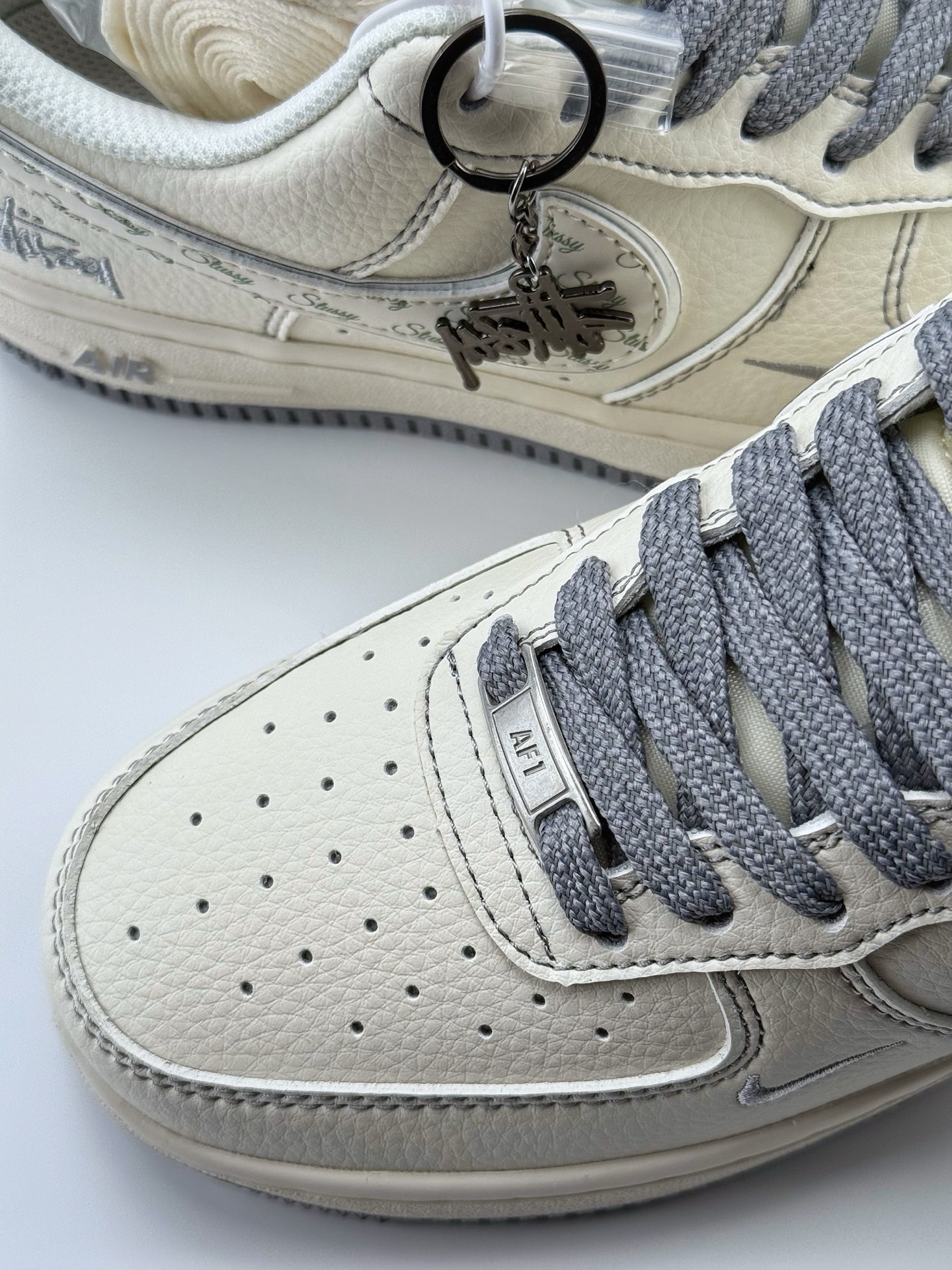260 Nike Air Force 1 Low 07 x Stussy 白灰小钩满天星  HH7518-041
