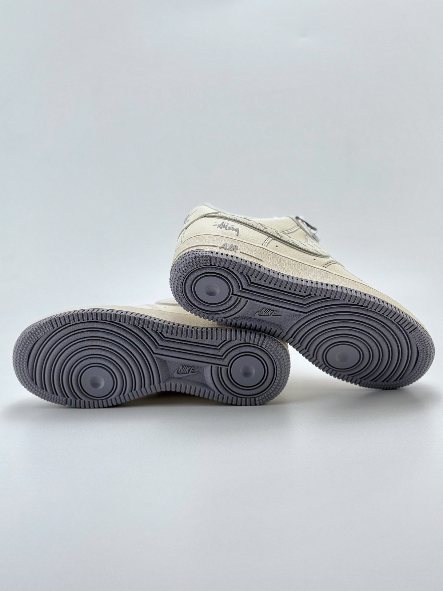 260 Nike Air Force 1 Low 07 x Stussy 白灰小钩满天星  HH7518-041