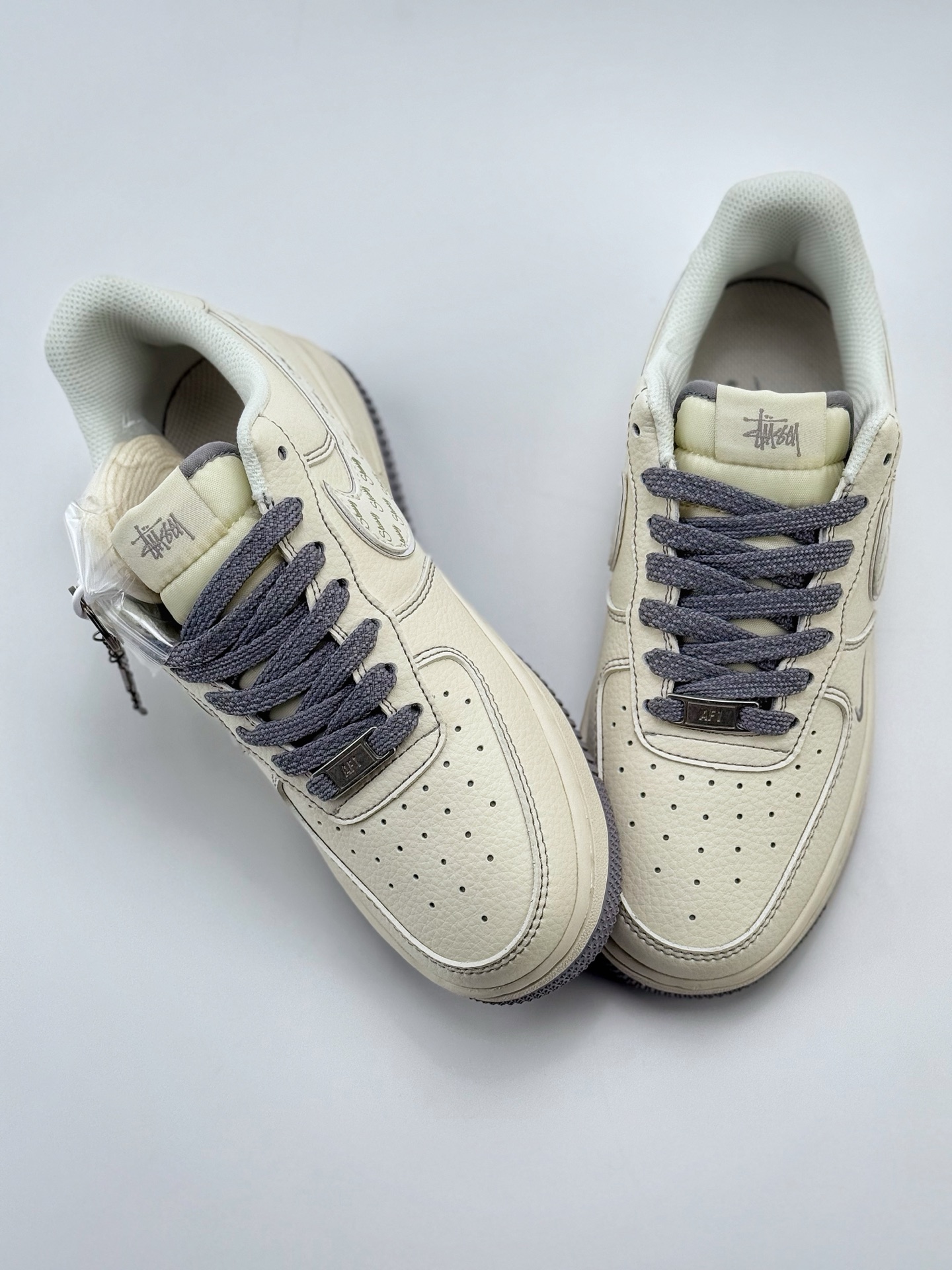 260 Nike Air Force 1 Low 07 x Stussy 白灰小钩满天星  HH7518-041