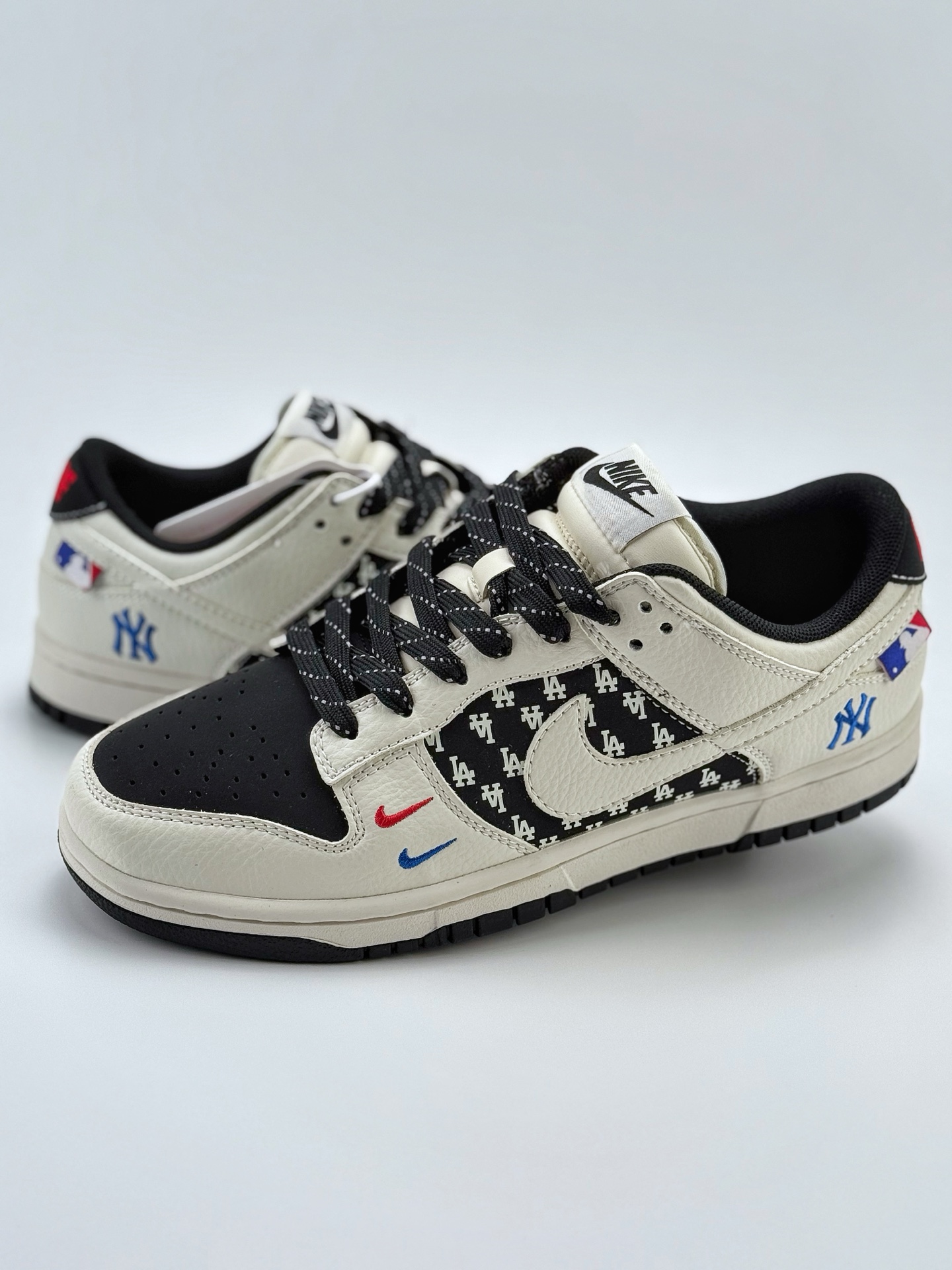 280 Nike SB Dunk Low x MLB 白黑双小钩满天星  CS1688-101