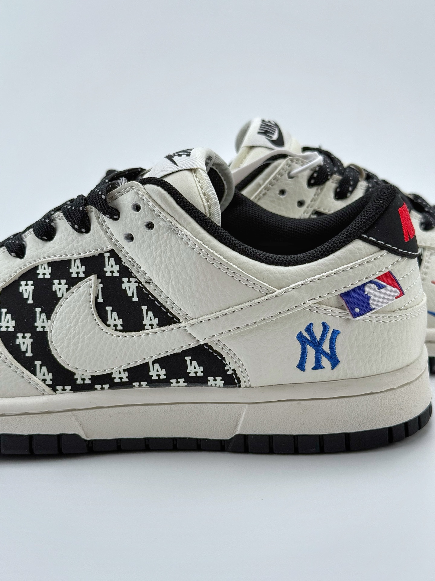 280 Nike SB Dunk Low x MLB 白黑双小钩满天星  CS1688-101