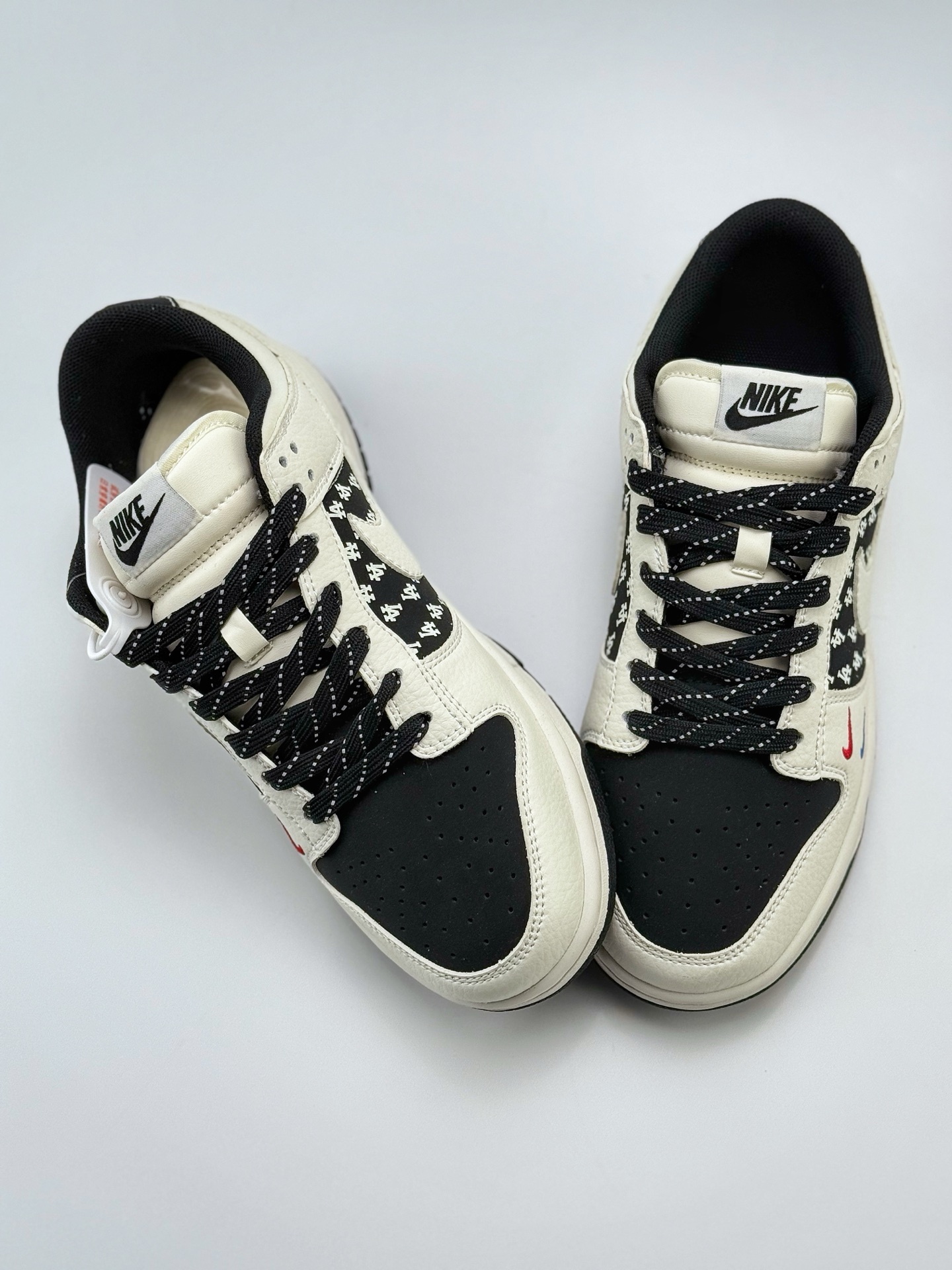 280 Nike SB Dunk Low x MLB 白黑双小钩满天星  CS1688-101