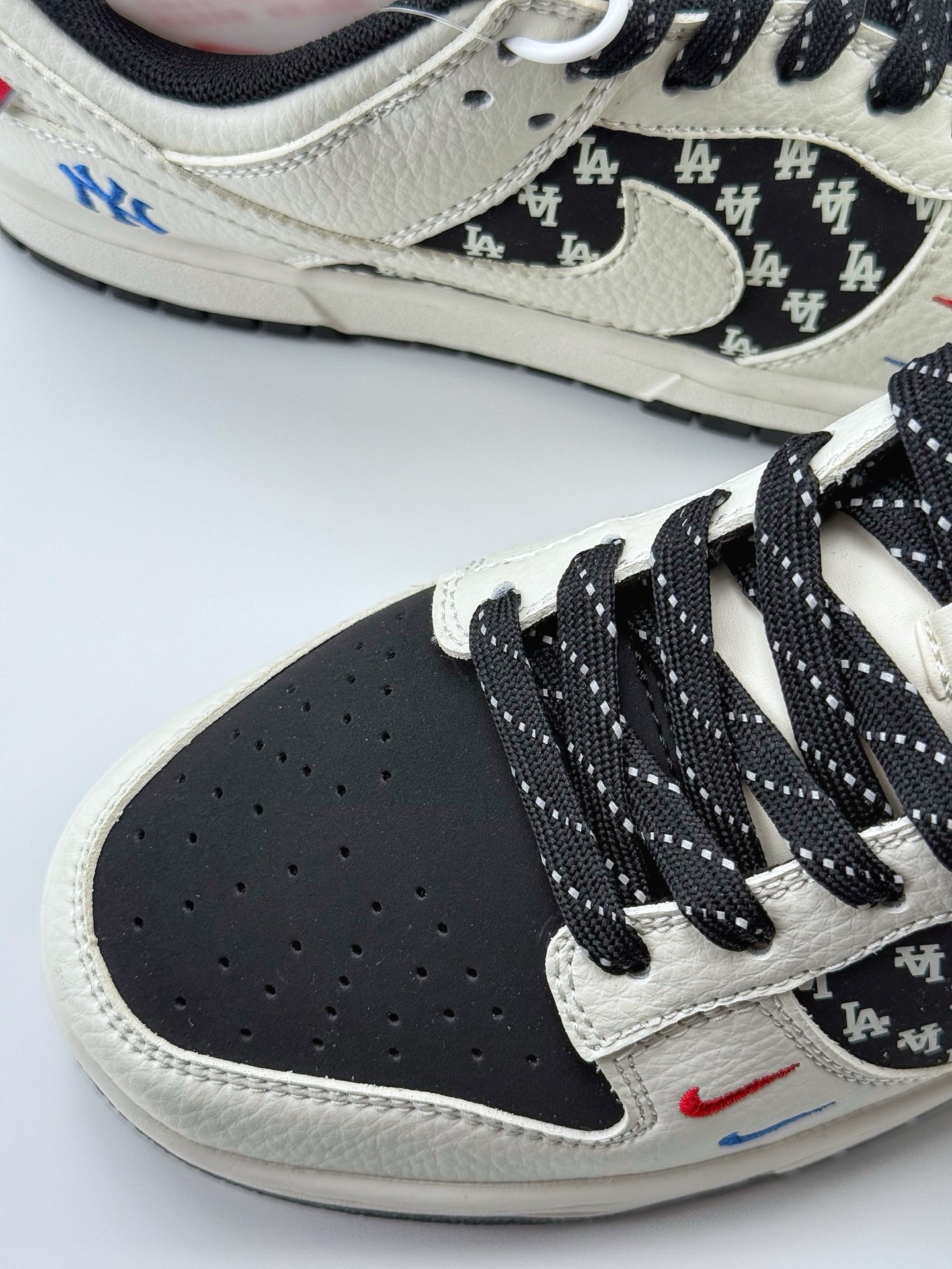 280 Nike SB Dunk Low x MLB 白黑双小钩满天星  CS1688-101