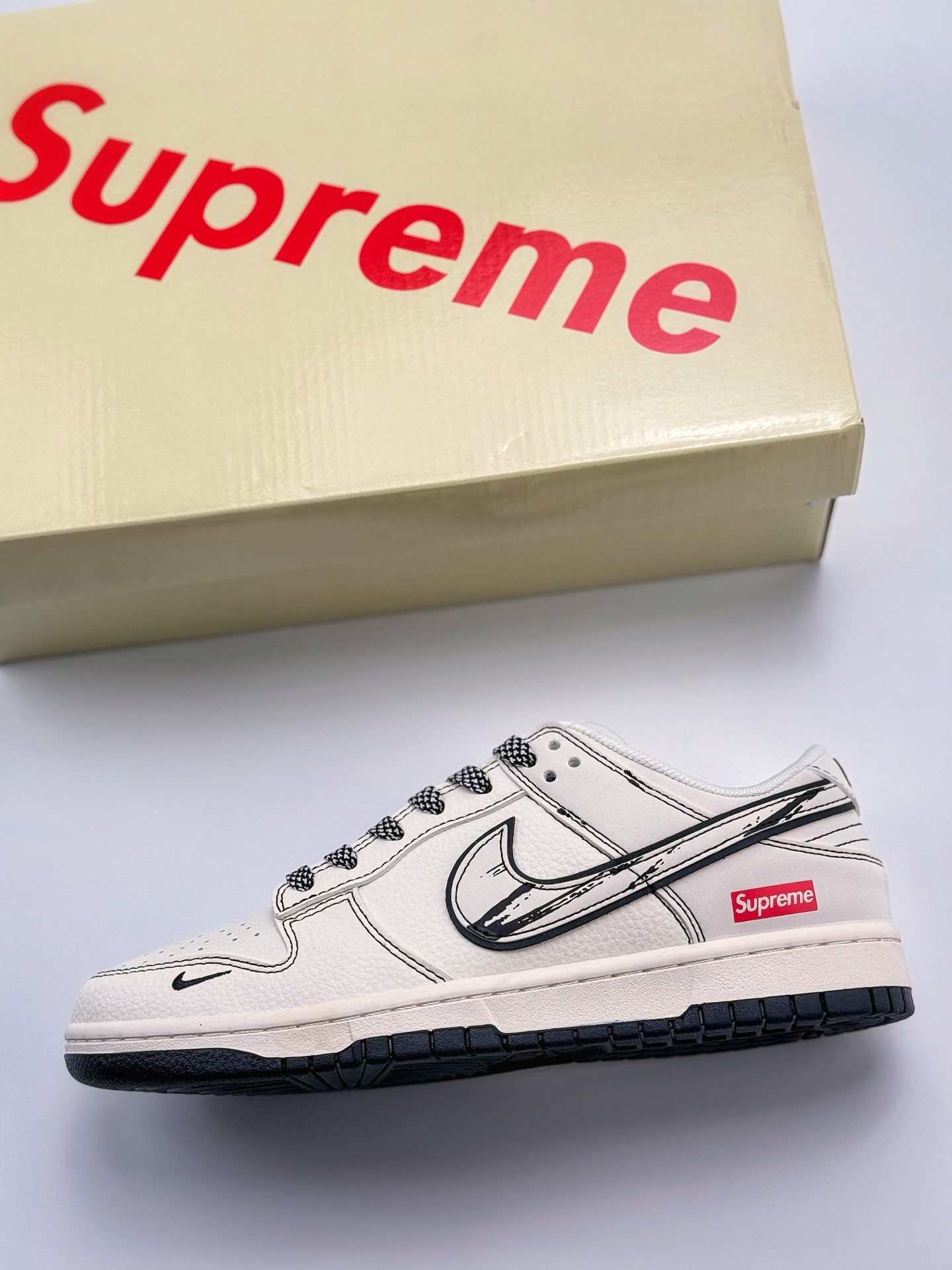 280 Nike SB Dunk Low x Supreme 白黑小钩满天星  JJ2508-560