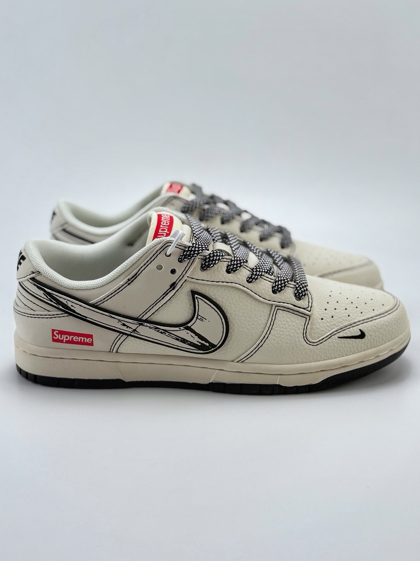 280 Nike SB Dunk Low x Supreme 白黑小钩满天星  JJ2508-560