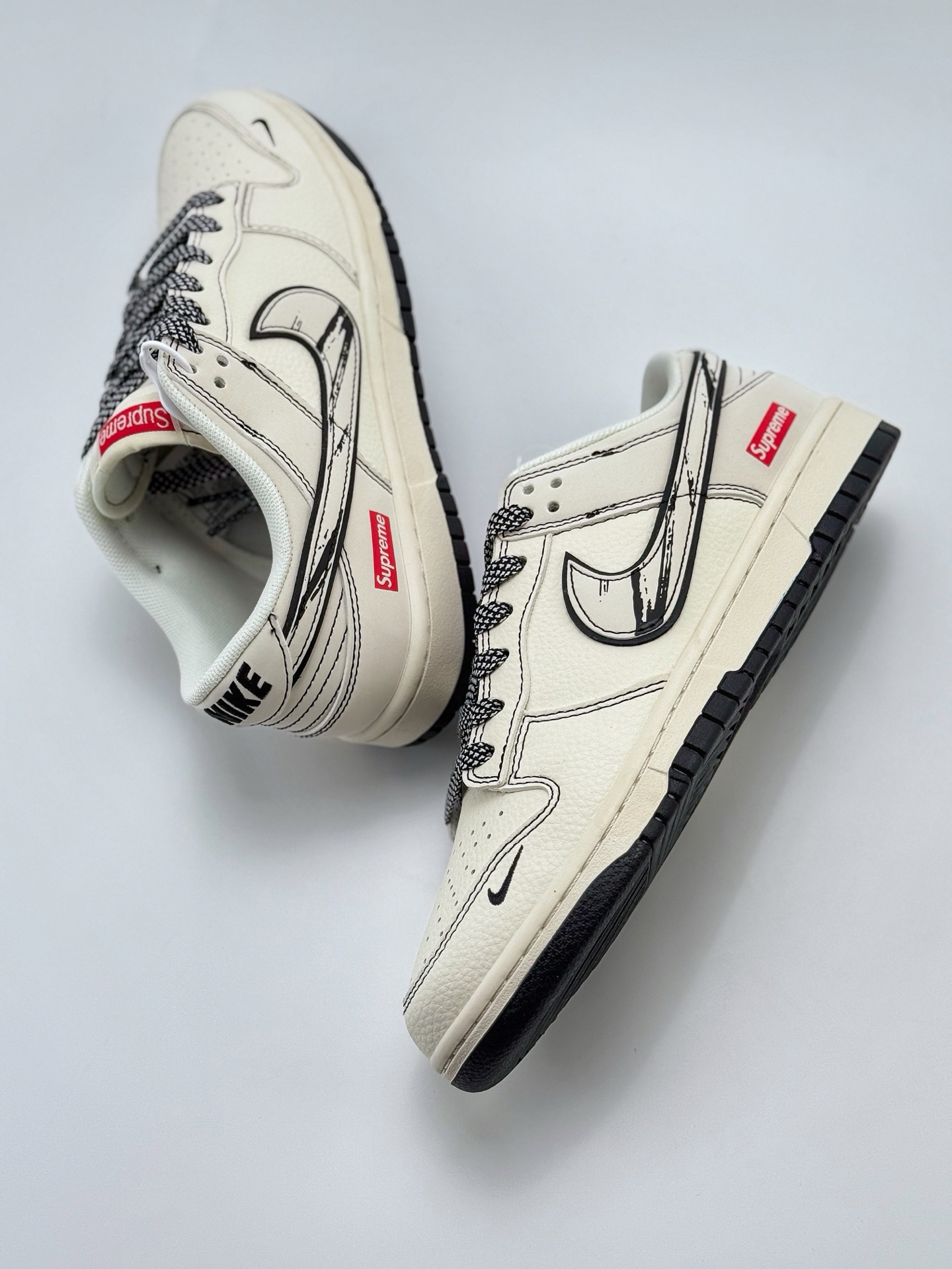 280 Nike SB Dunk Low x Supreme 白黑小钩满天星  JJ2508-560