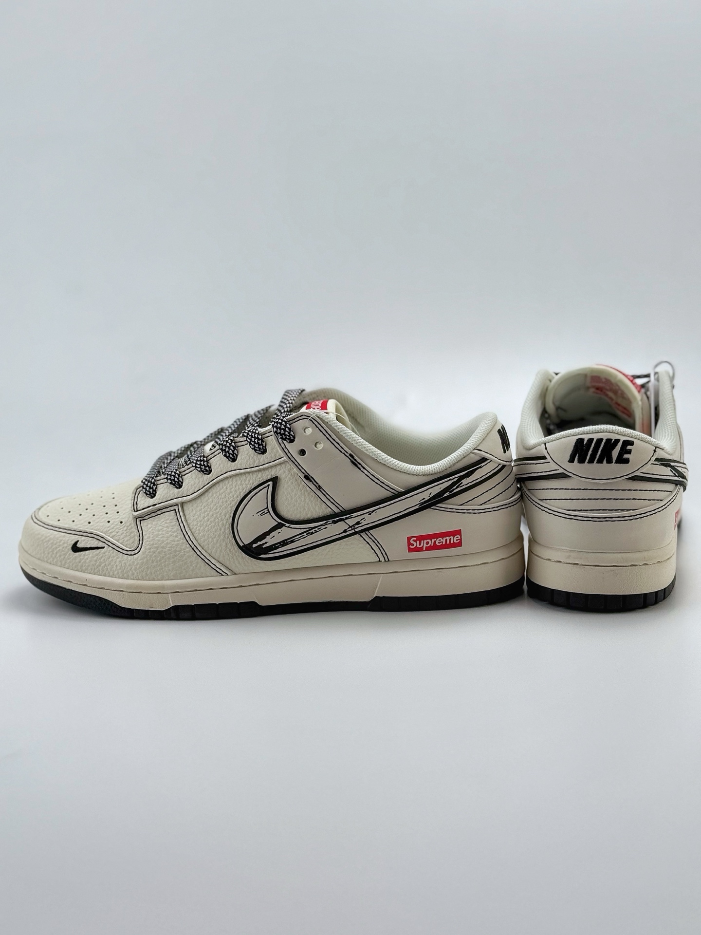 280 Nike SB Dunk Low x Supreme 白黑小钩满天星  JJ2508-560