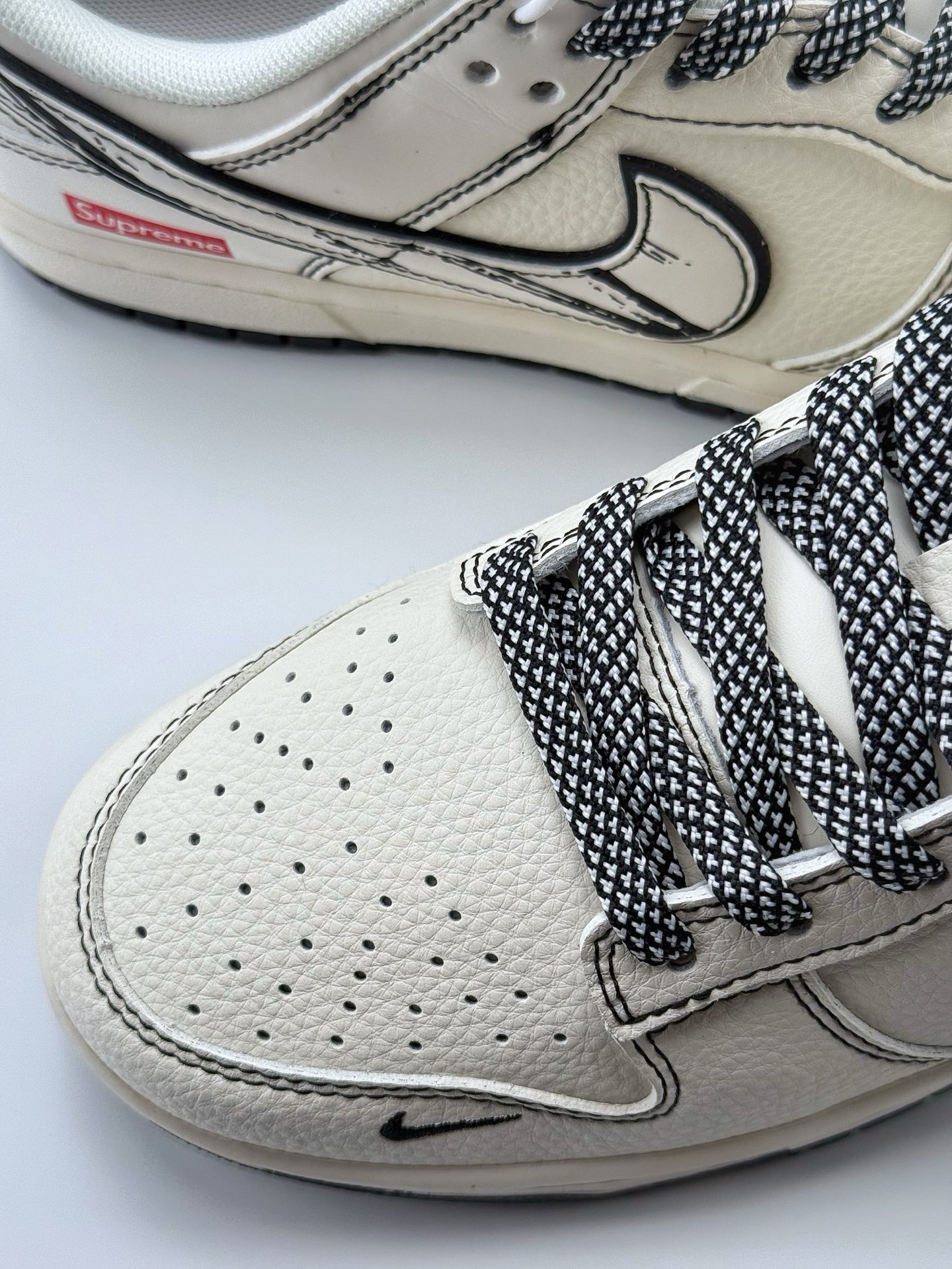 280 Nike SB Dunk Low x Supreme 白黑小钩满天星  JJ2508-560