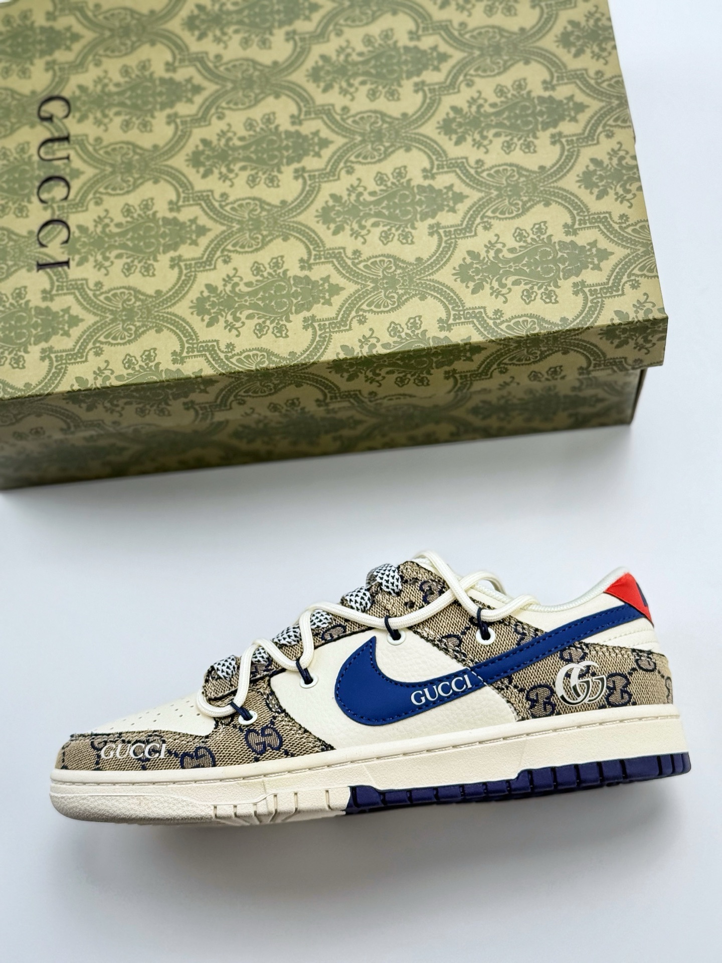 300 Nike SB Dunk Low x GUCCI 白灰蓝绑带满天星  SJ2068-317