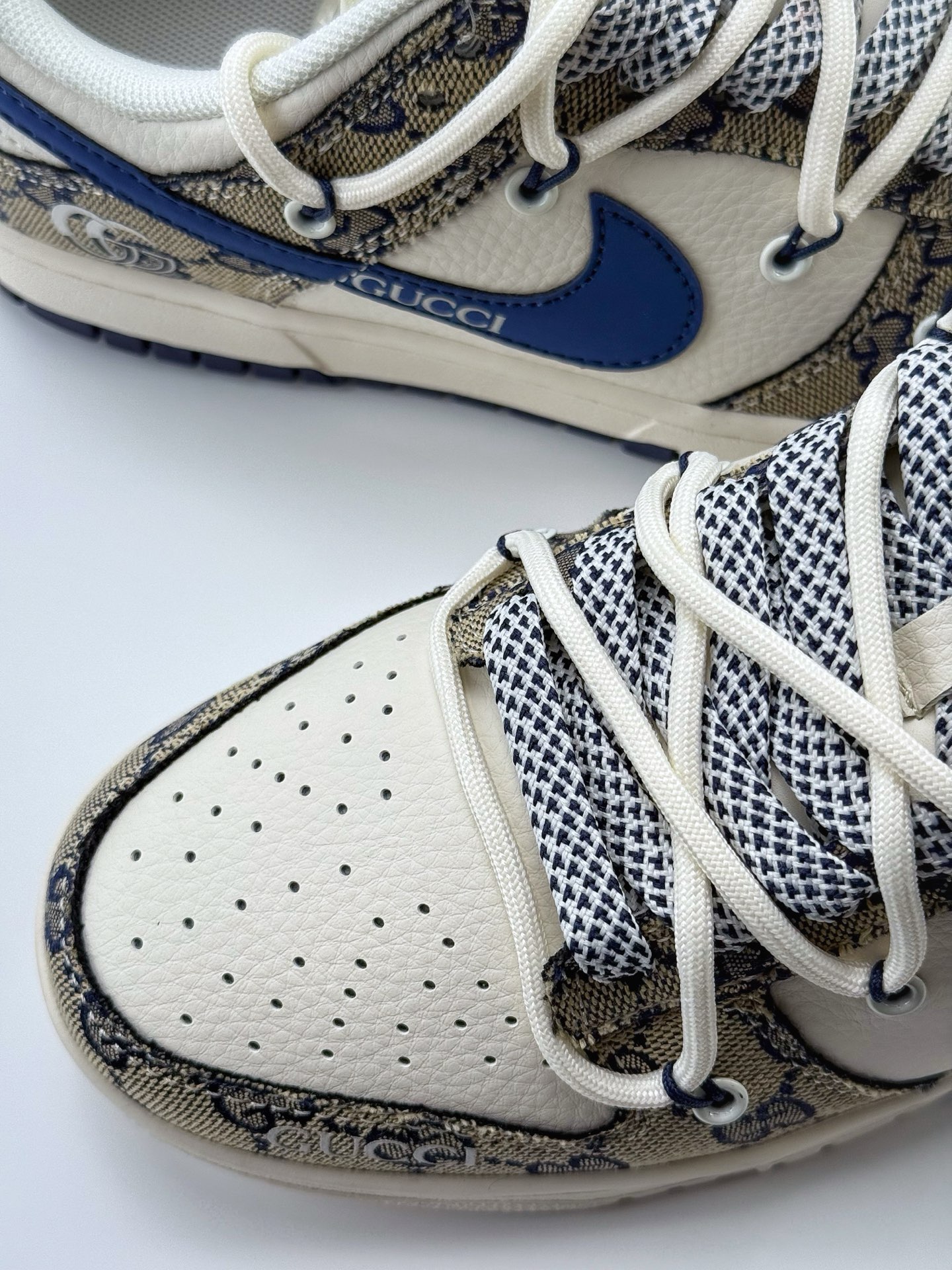 300 Nike SB Dunk Low x GUCCI 白灰蓝绑带满天星  SJ2068-317