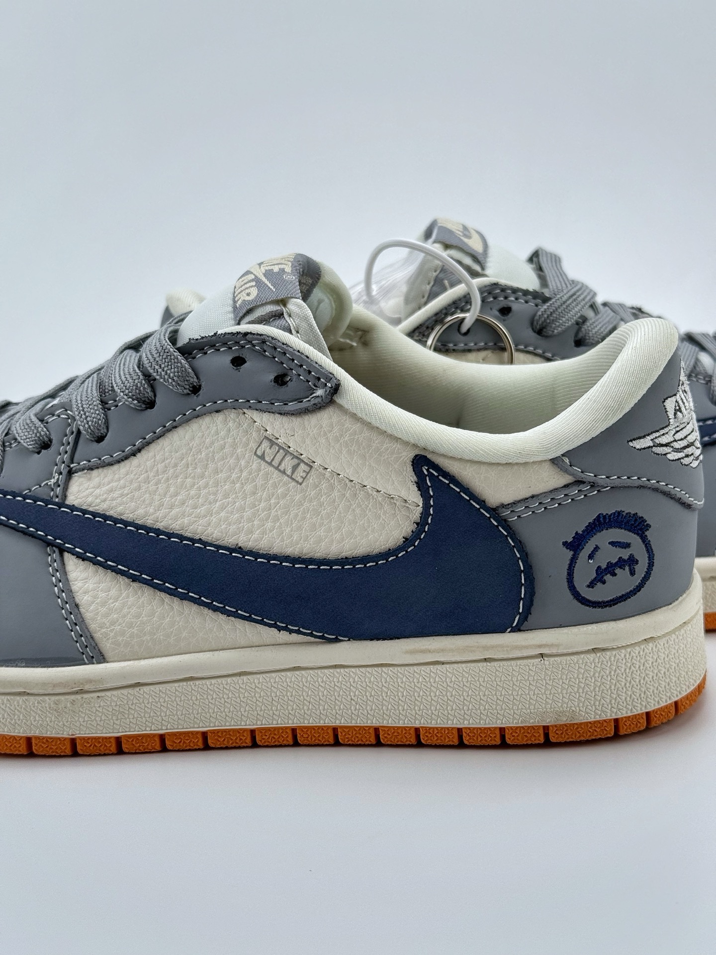 280 Travis Scott x Nike Air Jordan 1 Low Air Jordan 1 Low 反转白灰蓝小钩倒钩  LD2025-005