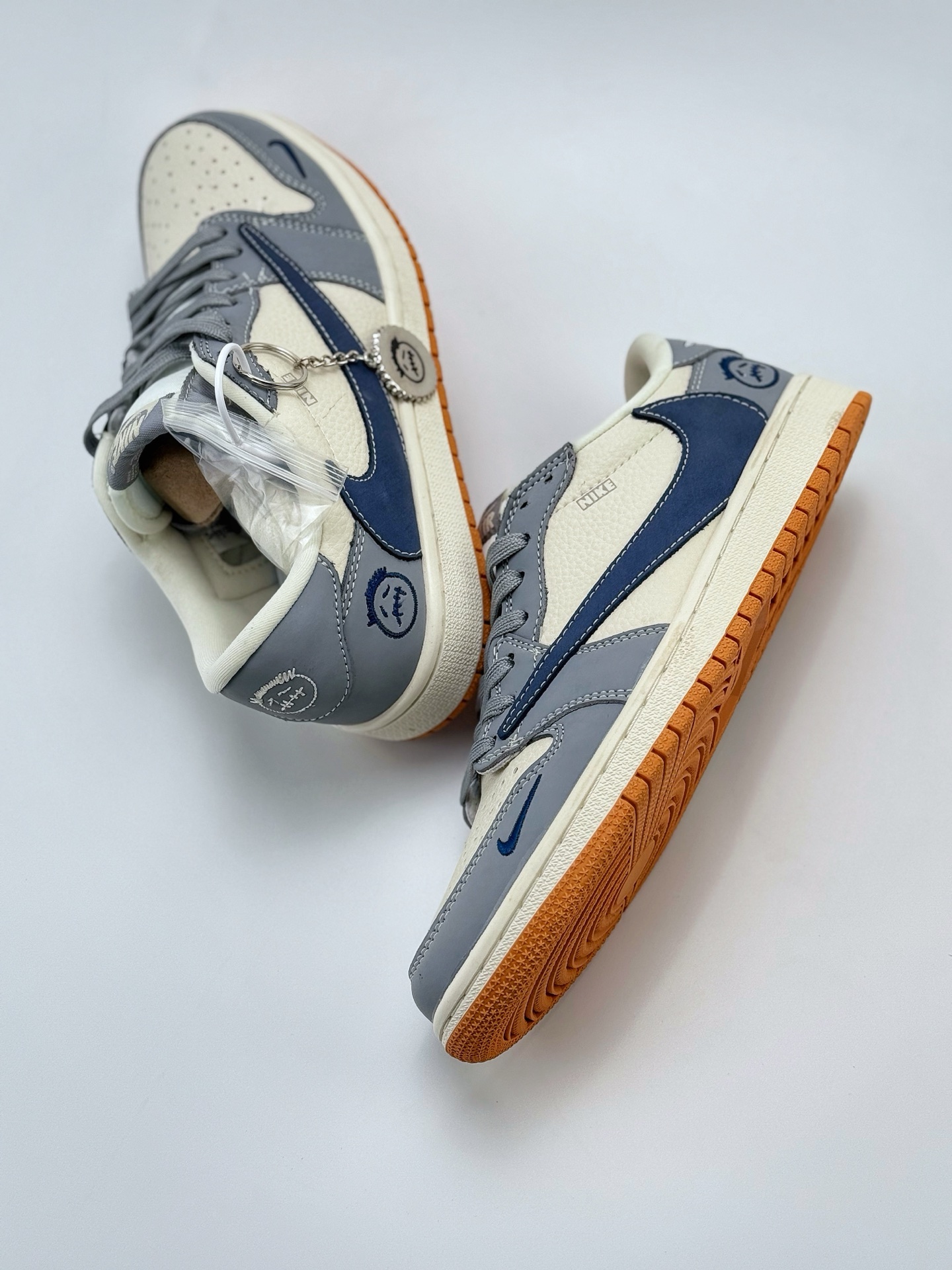 280 Travis Scott x Nike Air Jordan 1 Low Air Jordan 1 Low 反转白灰蓝小钩倒钩  LD2025-005