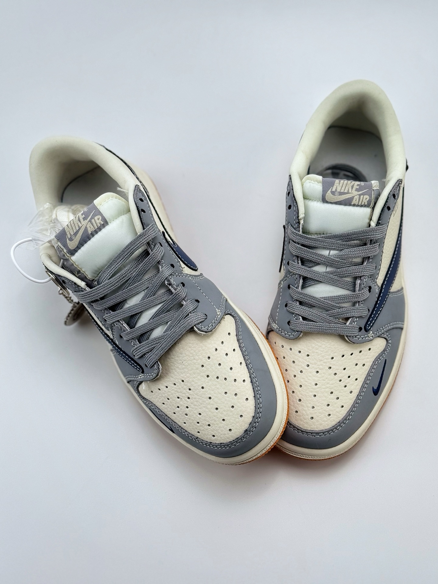 280 Travis Scott x Nike Air Jordan 1 Low Air Jordan 1 Low 反转白灰蓝小钩倒钩  LD2025-005