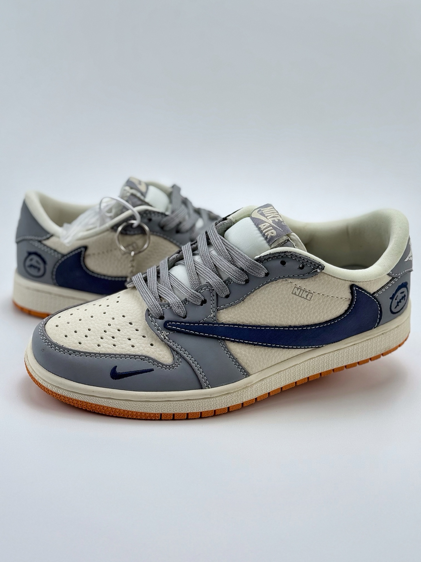 280 Travis Scott x Nike Air Jordan 1 Low Air Jordan 1 Low 反转白灰蓝小钩倒钩  LD2025-005