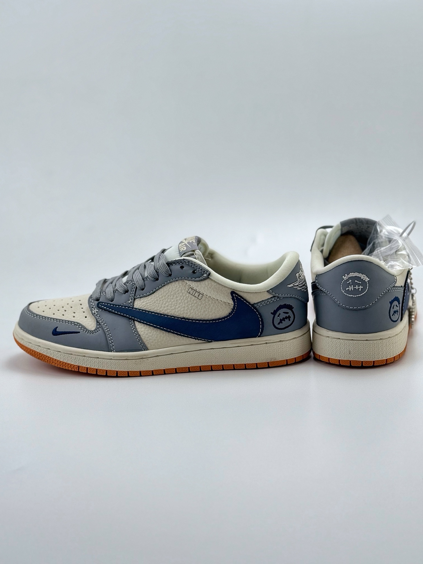 280 Travis Scott x Nike Air Jordan 1 Low Air Jordan 1 Low 反转白灰蓝小钩倒钩  LD2025-005