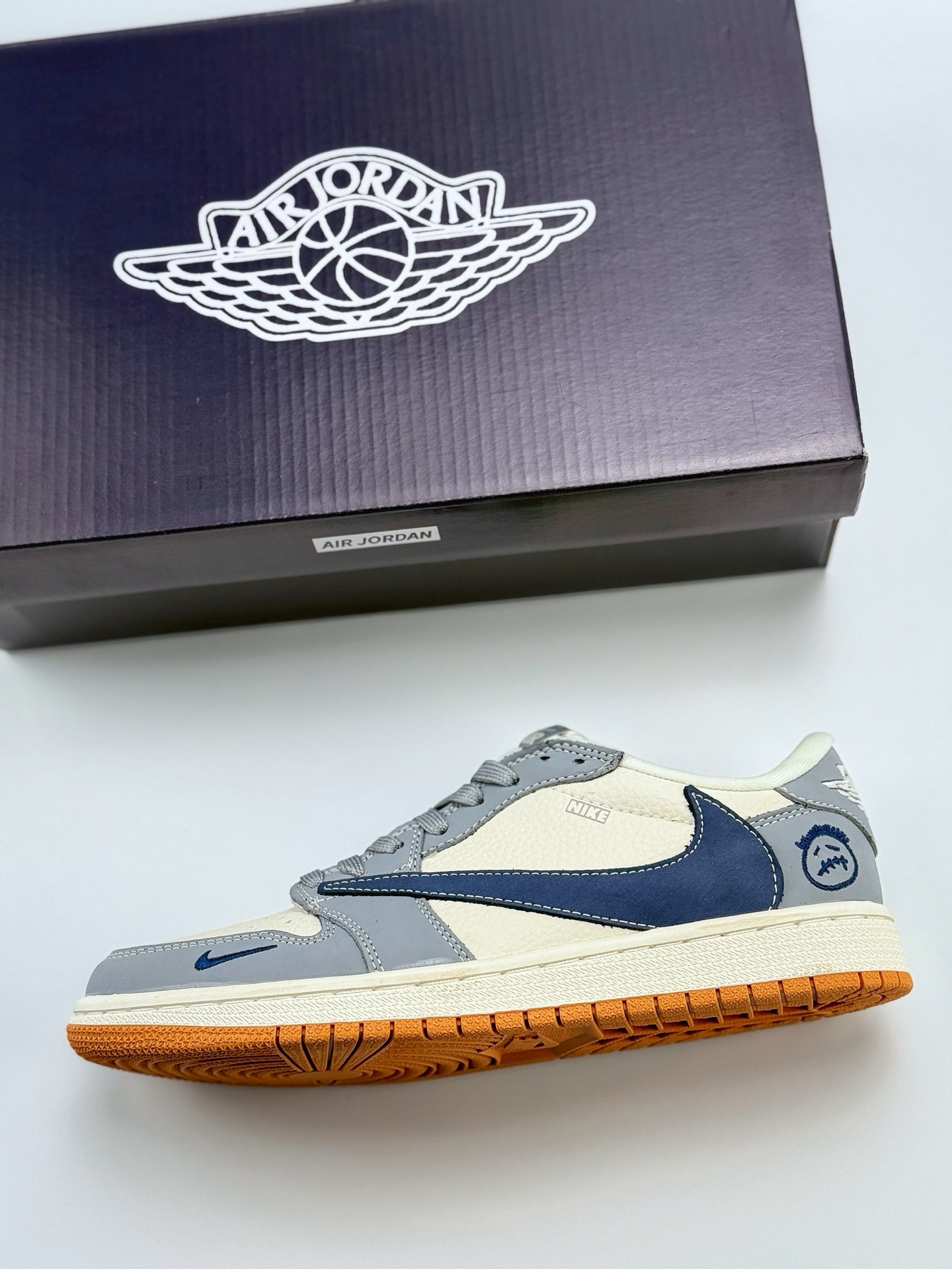 280 Travis Scott x Nike Air Jordan 1 Low Air Jordan 1 Low 反转白灰蓝小钩倒钩  LD2025-005