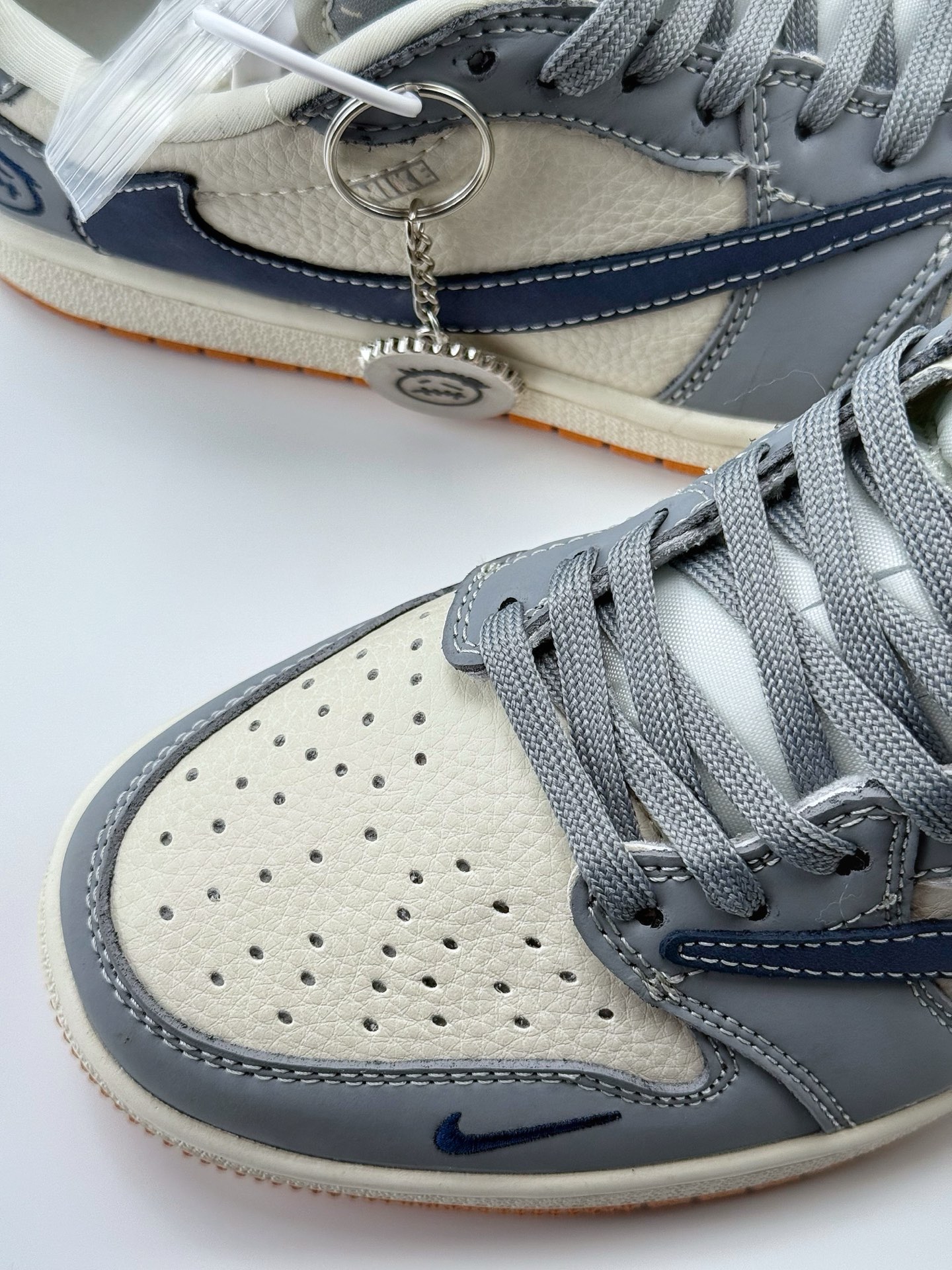 280 Travis Scott x Nike Air Jordan 1 Low Air Jordan 1 Low 反转白灰蓝小钩倒钩  LD2025-005