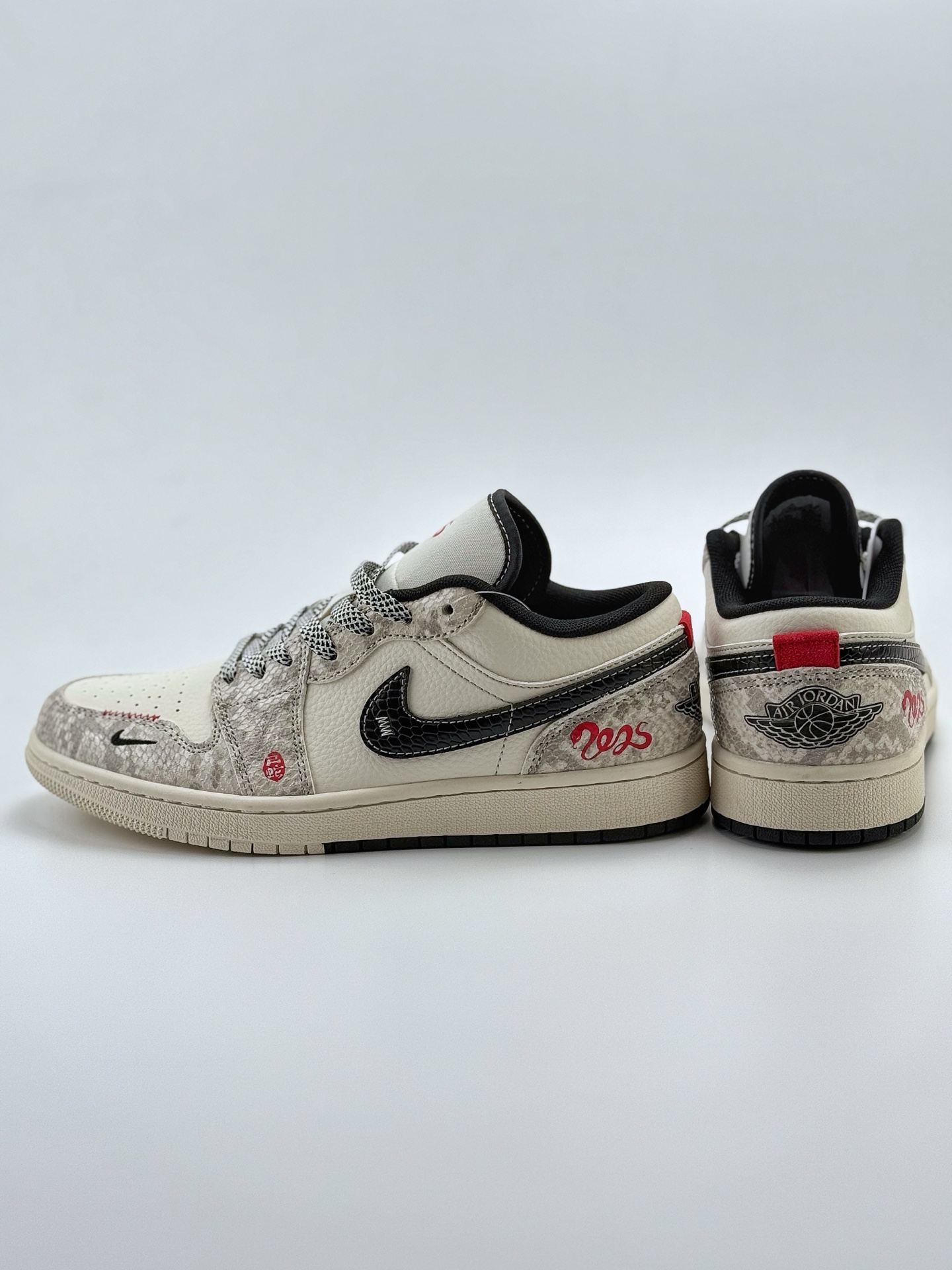 280 Air Jordan 1 Retro Low 蛇年限定 米白黑小钩满天星  SJ9950-055