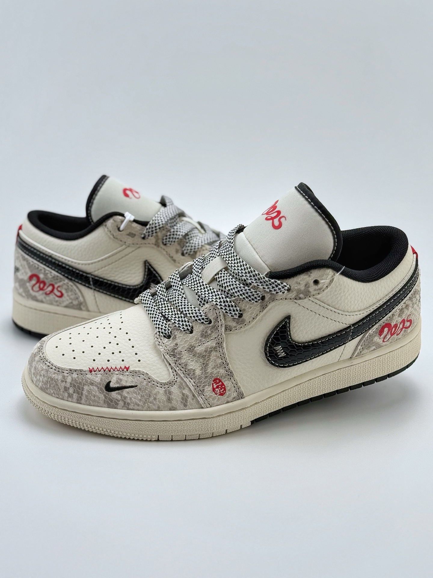 280 Air Jordan 1 Retro Low 蛇年限定 米白黑小钩满天星  SJ9950-055