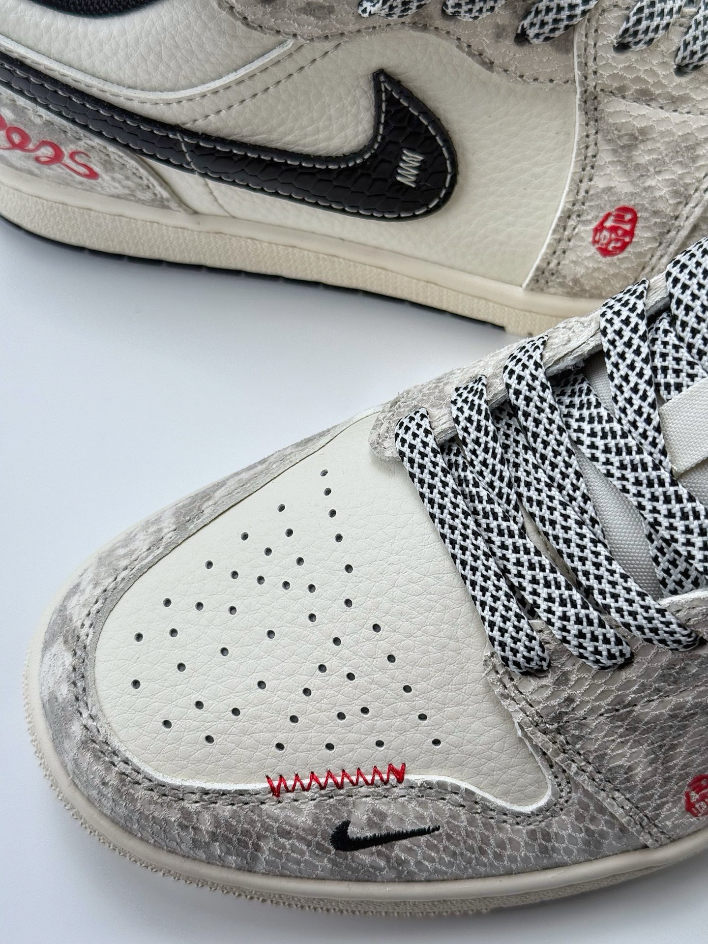 280 Air Jordan 1 Retro Low 蛇年限定 米白黑小钩满天星  SJ9950-055
